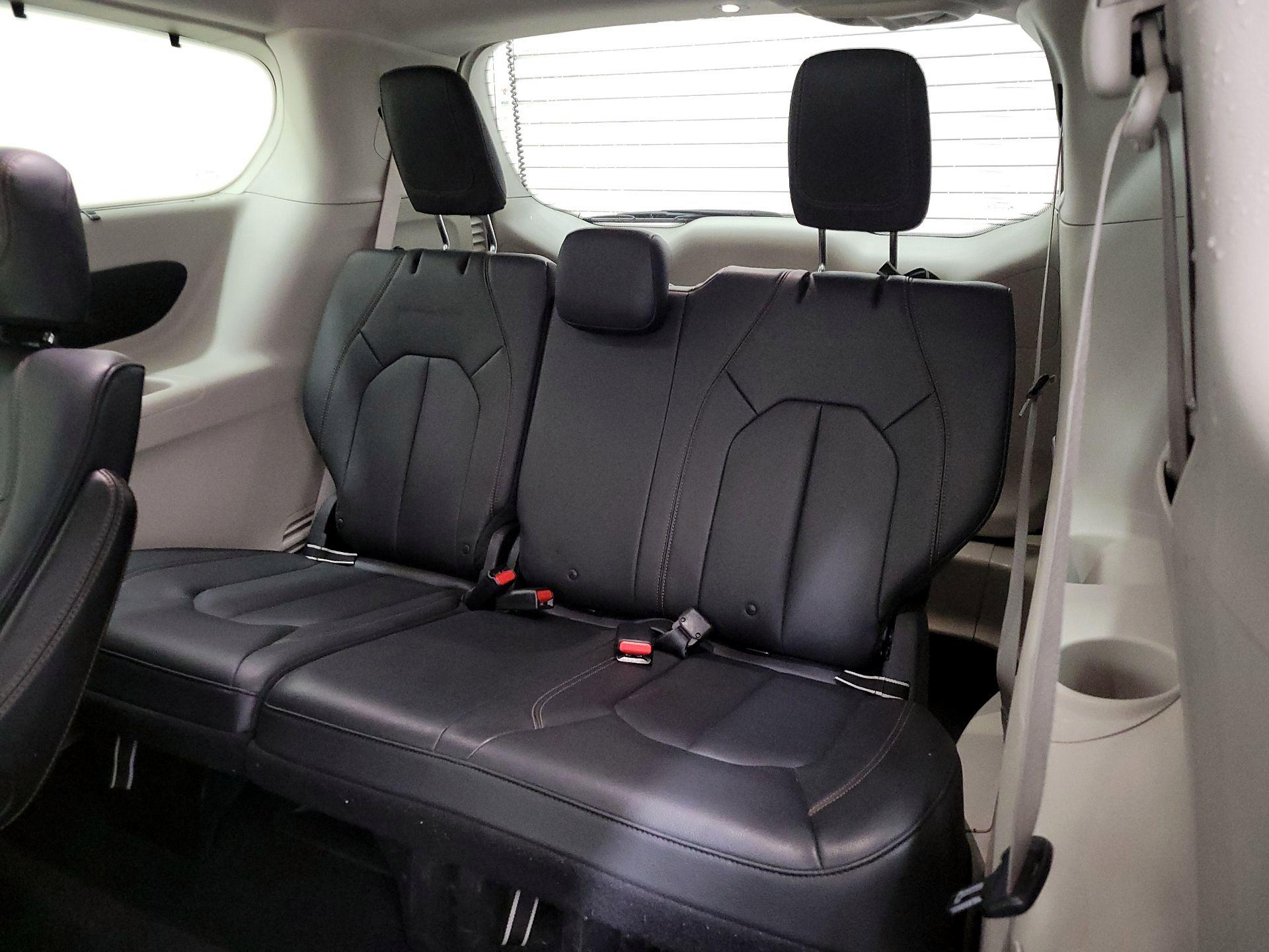 Thumbnail: 2017 Chrysler Pacifica - 20