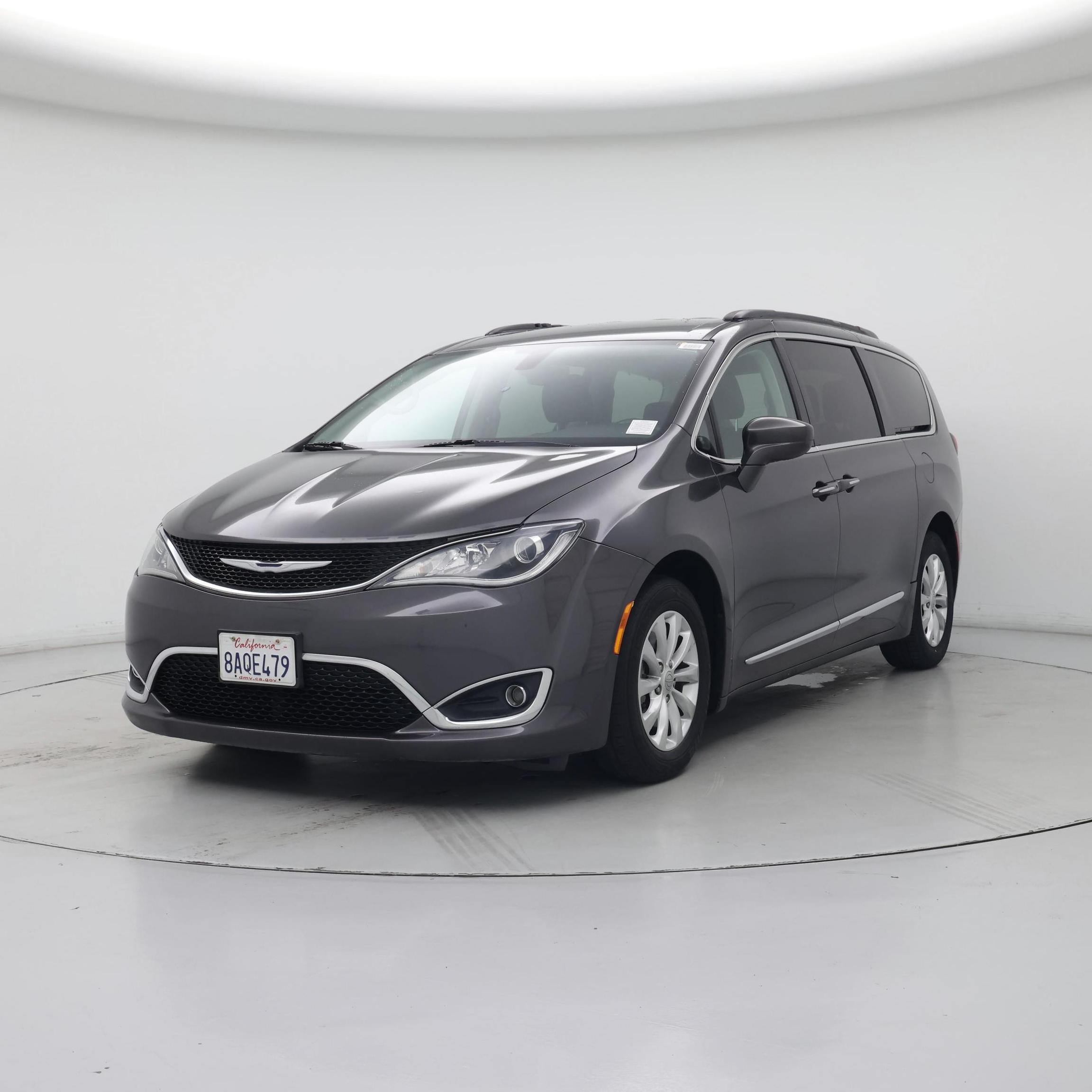 Thumbnail: 2017 Chrysler Pacifica - 4