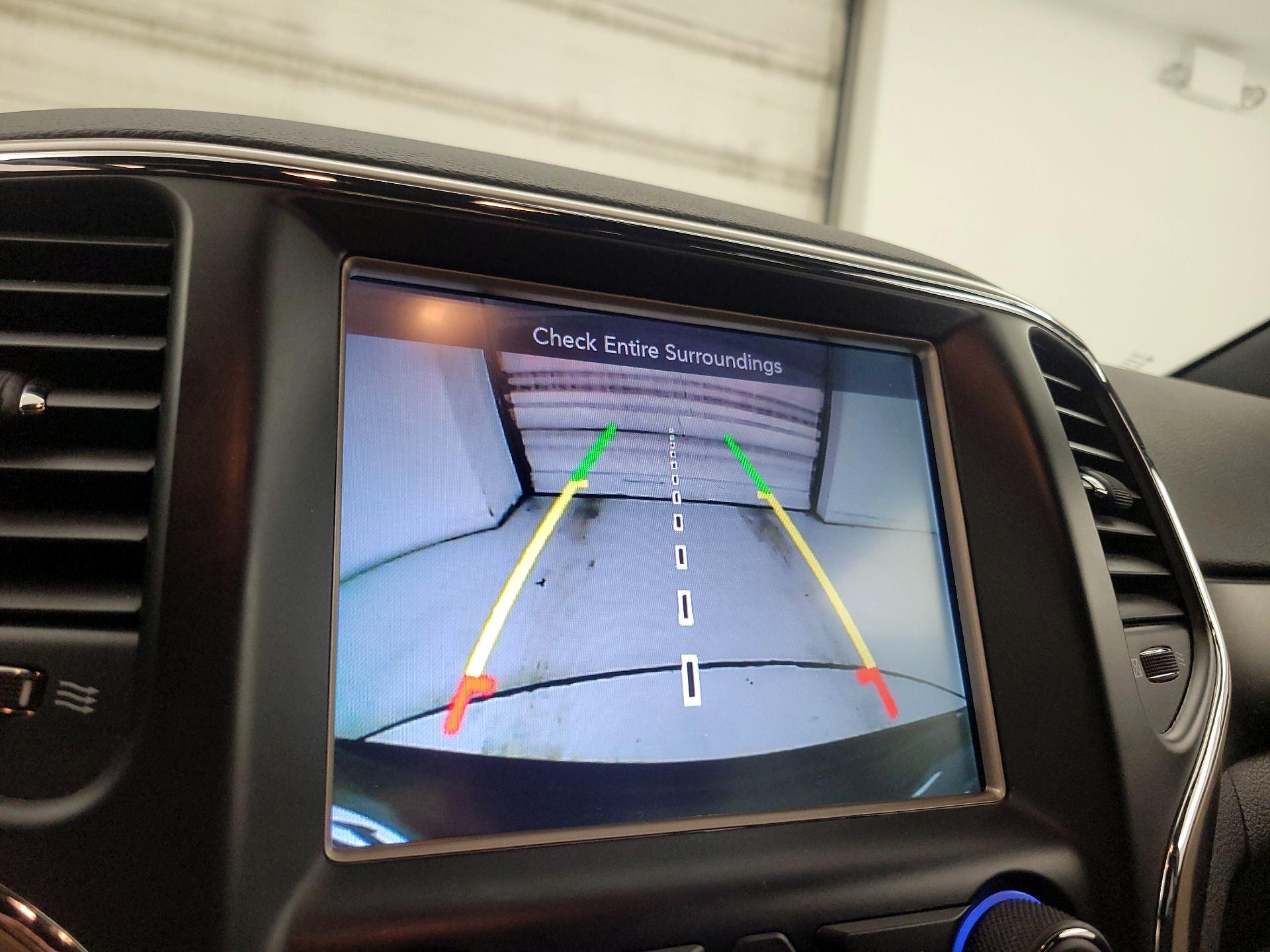 Thumbnail: 2015 Jeep Grand Cherokee - 14