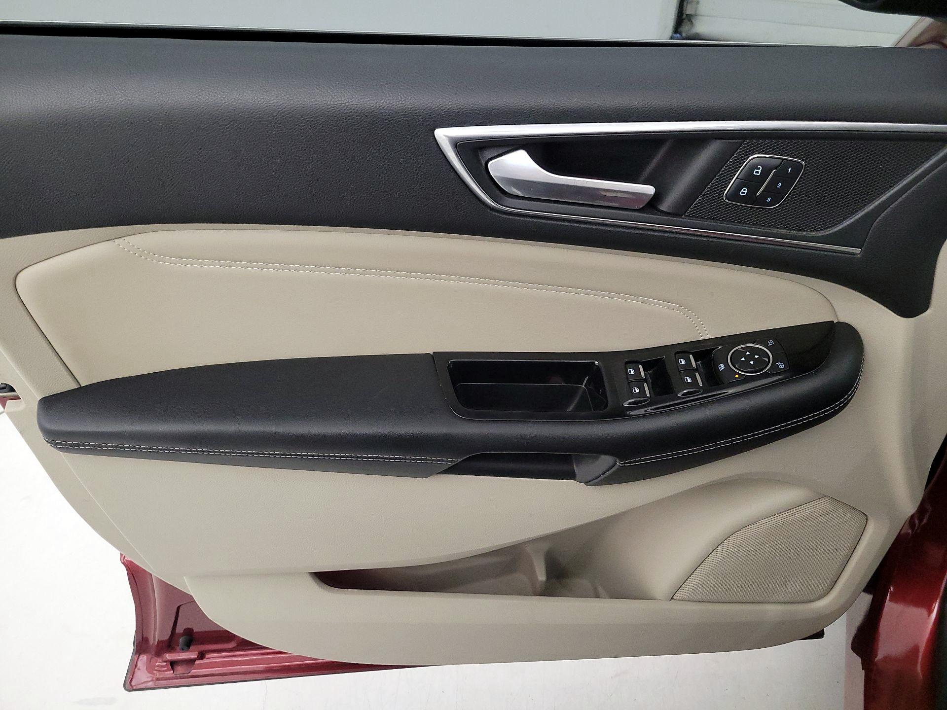 Thumbnail: 2017 Ford Edge - 12