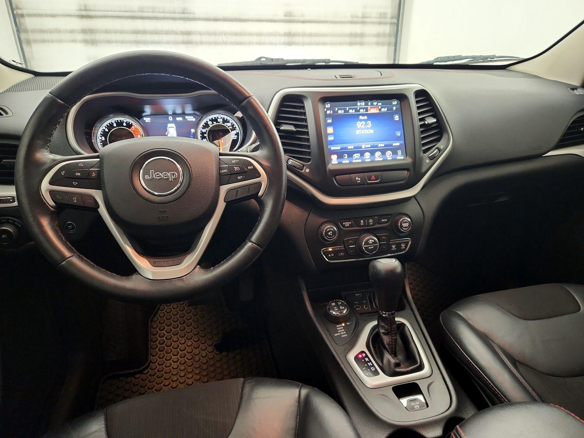 Thumbnail: 2017 Jeep Cherokee - 9