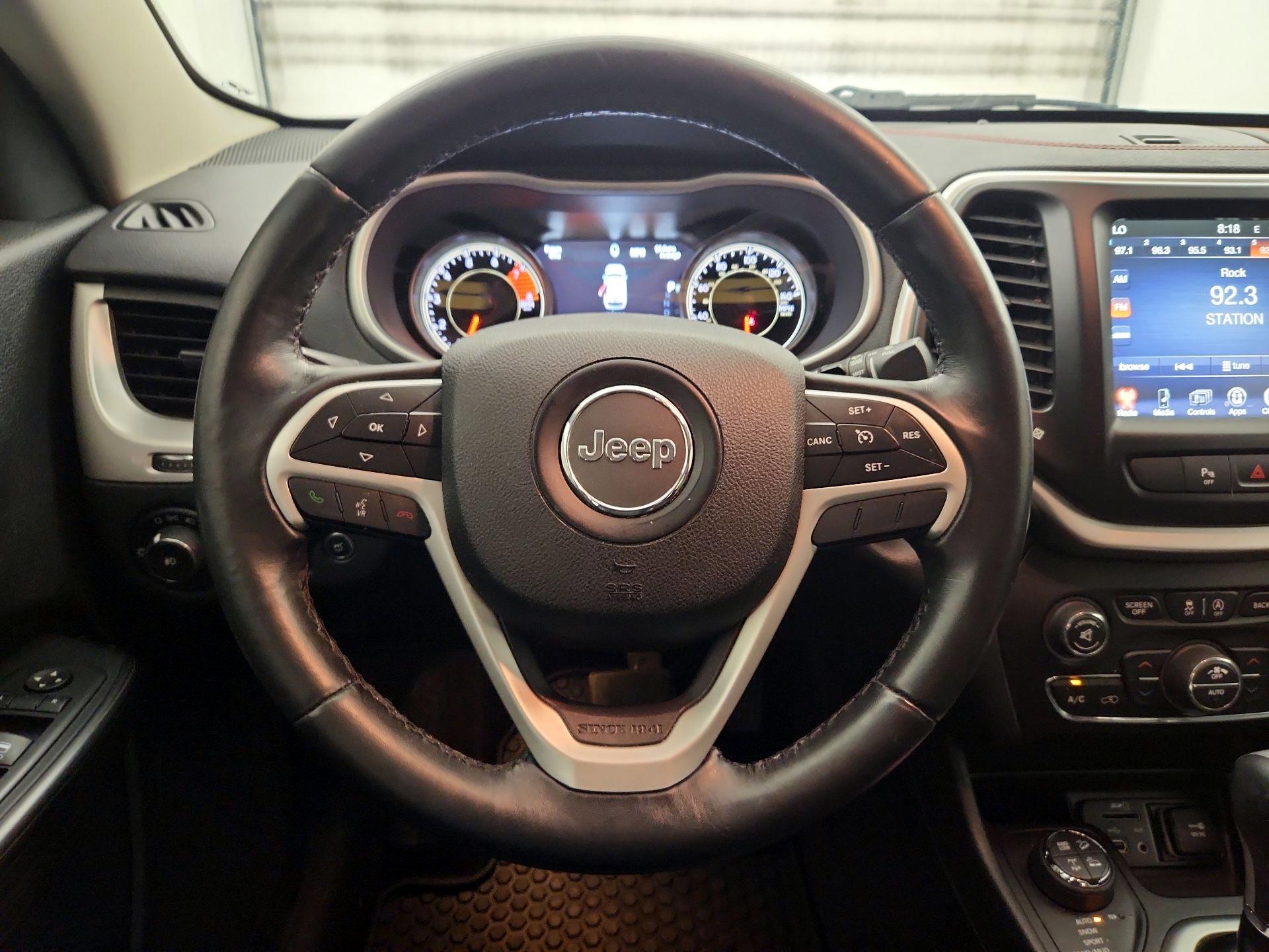 Thumbnail: 2017 Jeep Cherokee - 10