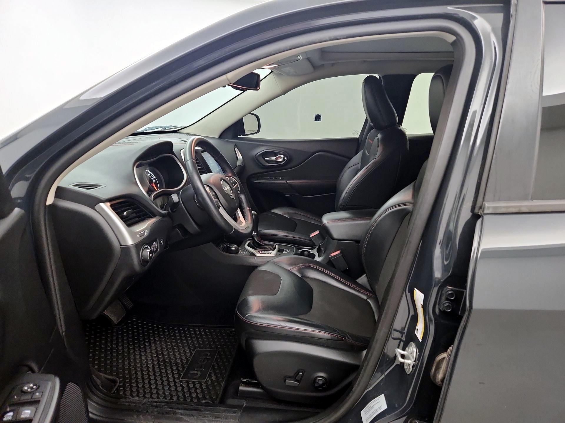 Thumbnail: 2017 Jeep Cherokee - 11