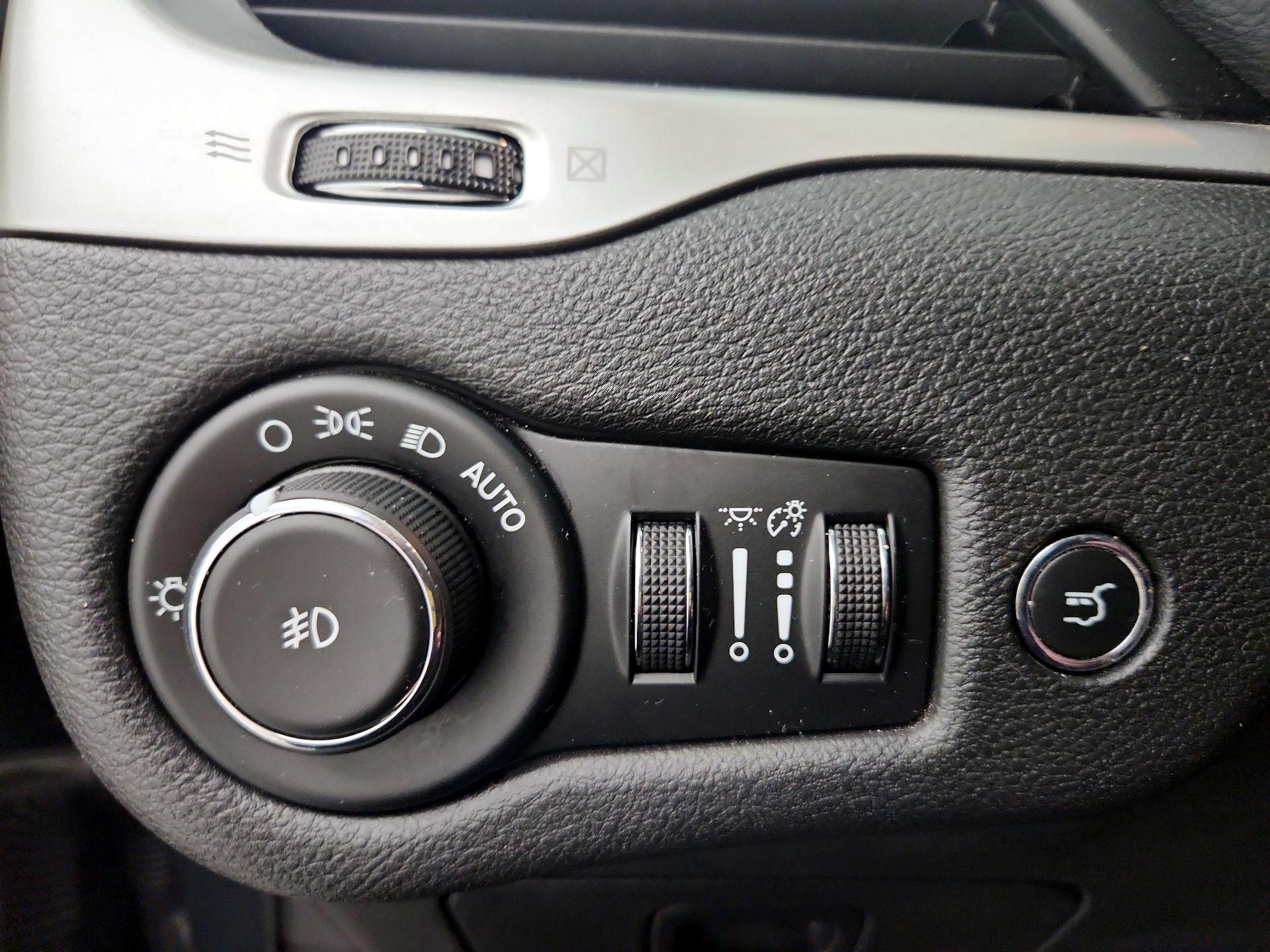 Thumbnail: 2017 Jeep Cherokee - 13