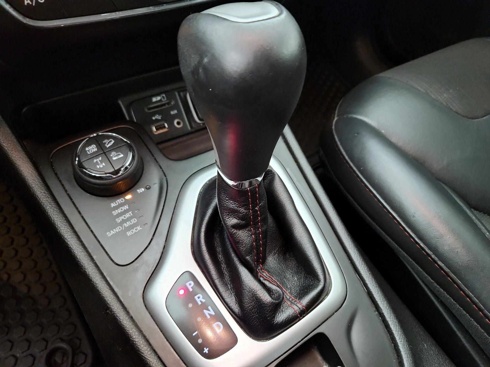 Thumbnail: 2017 Jeep Cherokee - 17