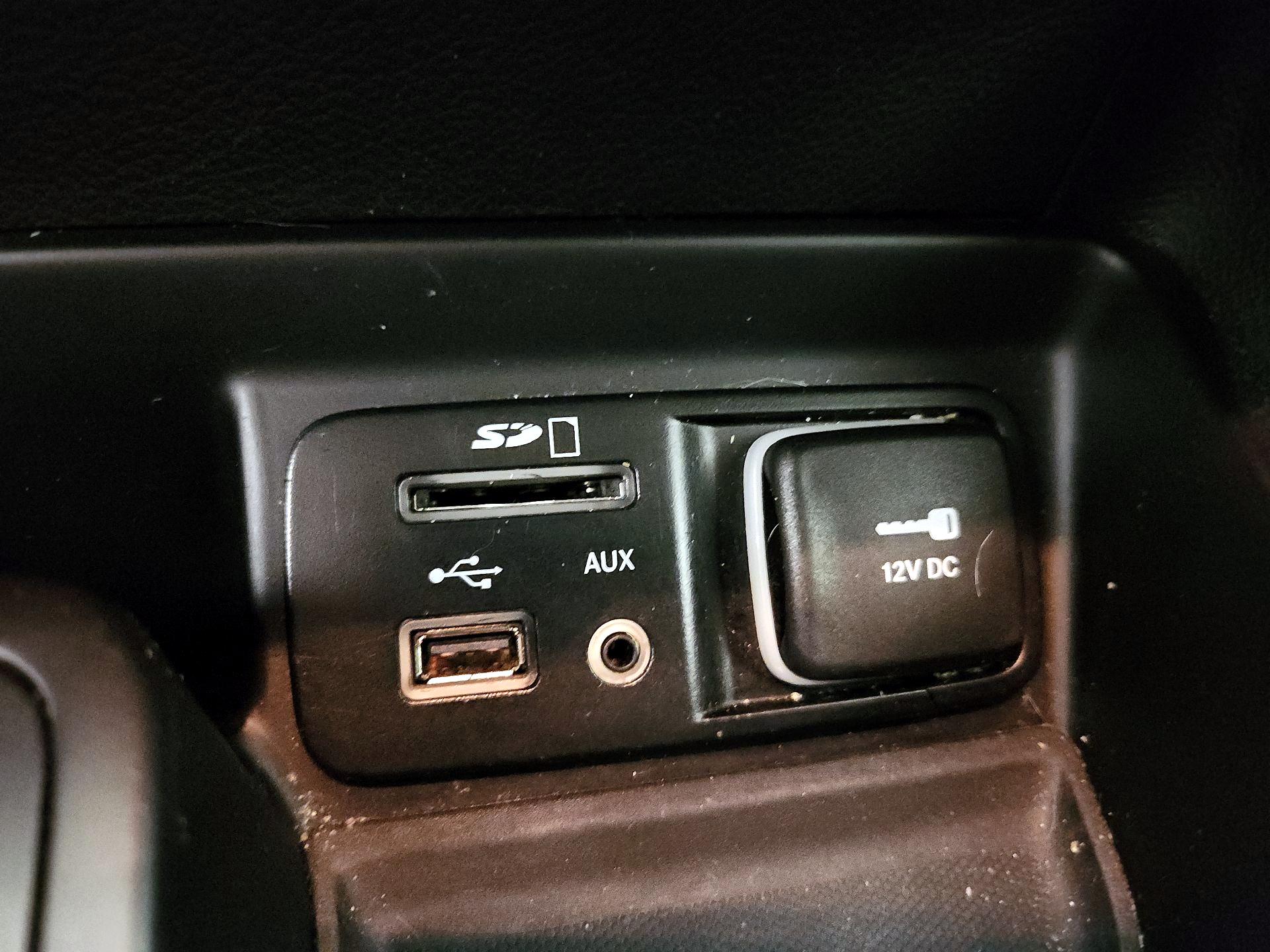 Thumbnail: 2017 Jeep Cherokee - 18