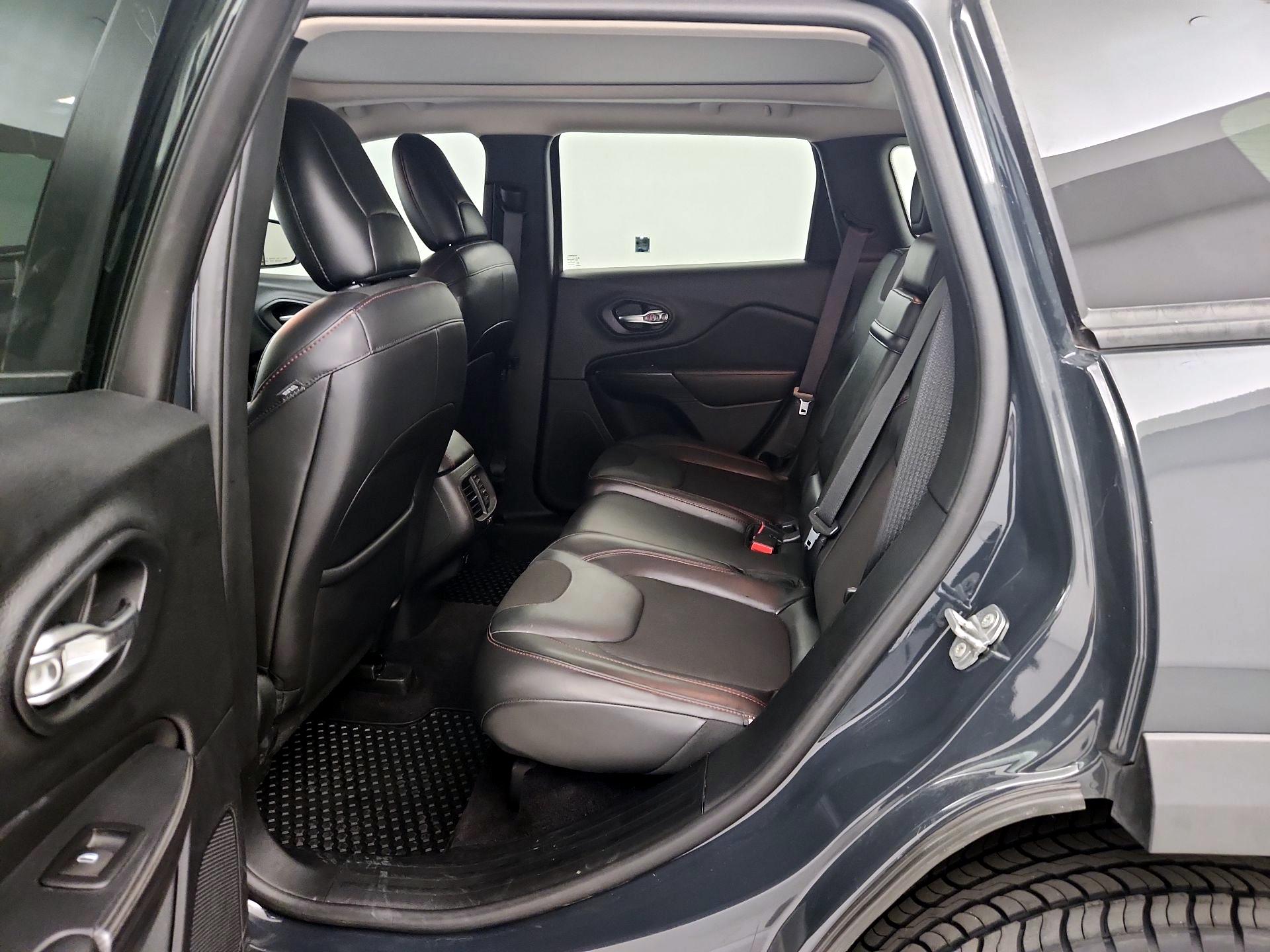 Thumbnail: 2017 Jeep Cherokee - 20