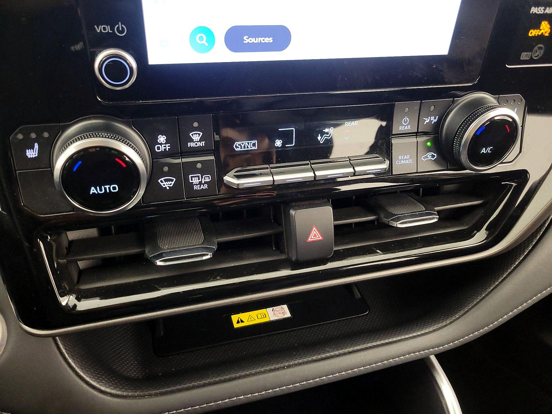 Thumbnail: 2024 Toyota Highlander - 16