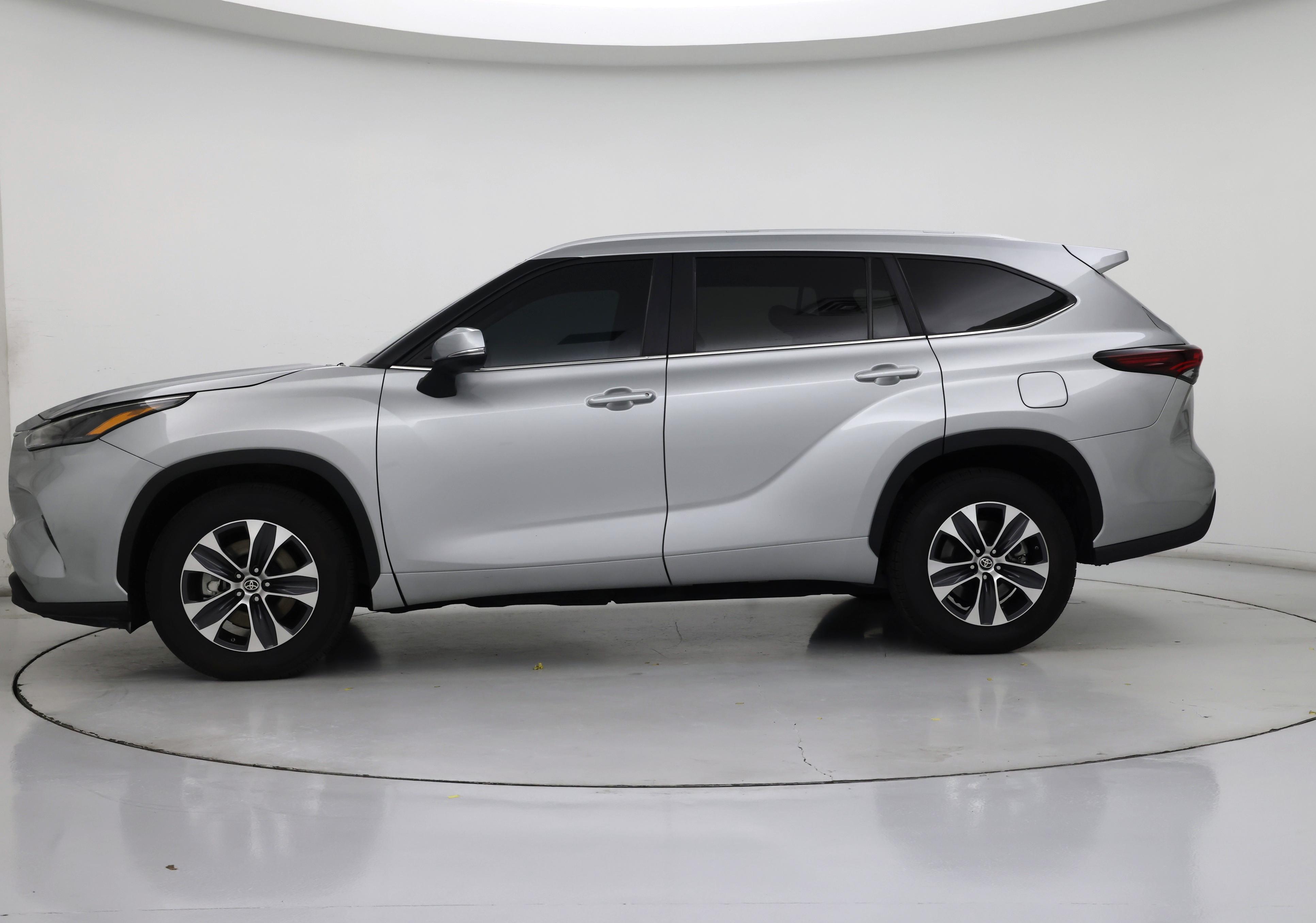 Thumbnail: 2024 Toyota Highlander - 3