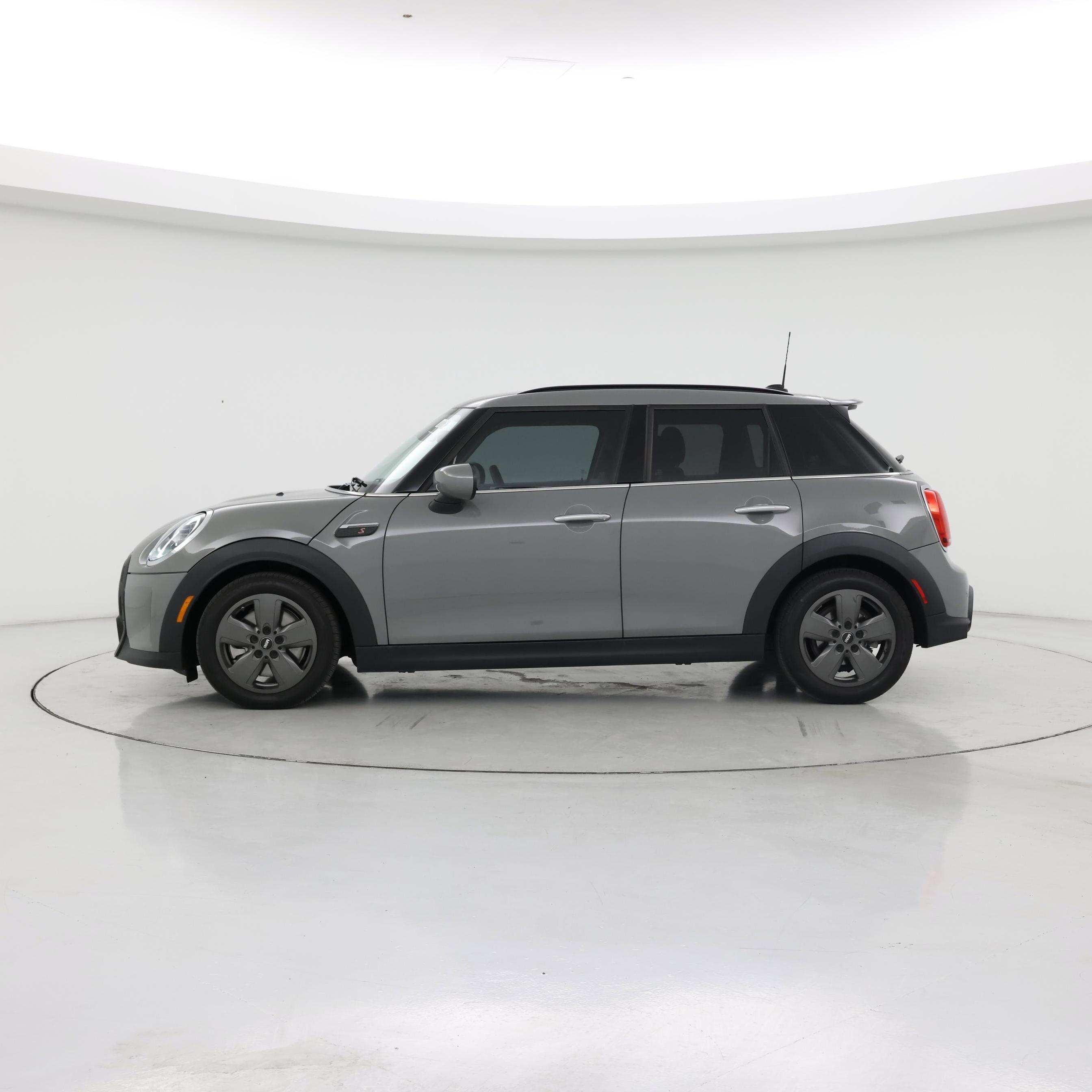 Thumbnail: 2022 MINI Cooper Hardtop - 3