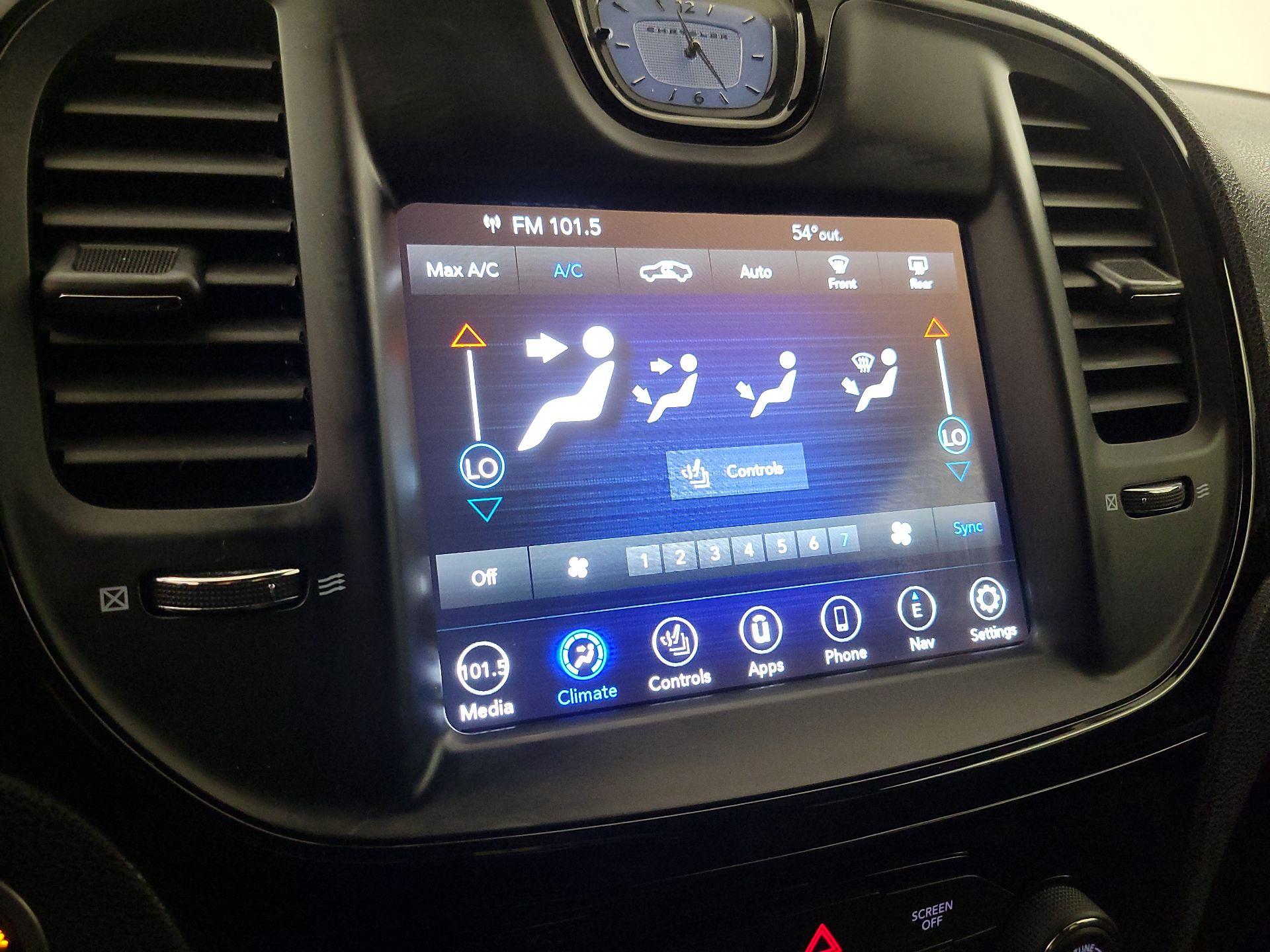 Thumbnail: 2021 Chrysler 300 - 17