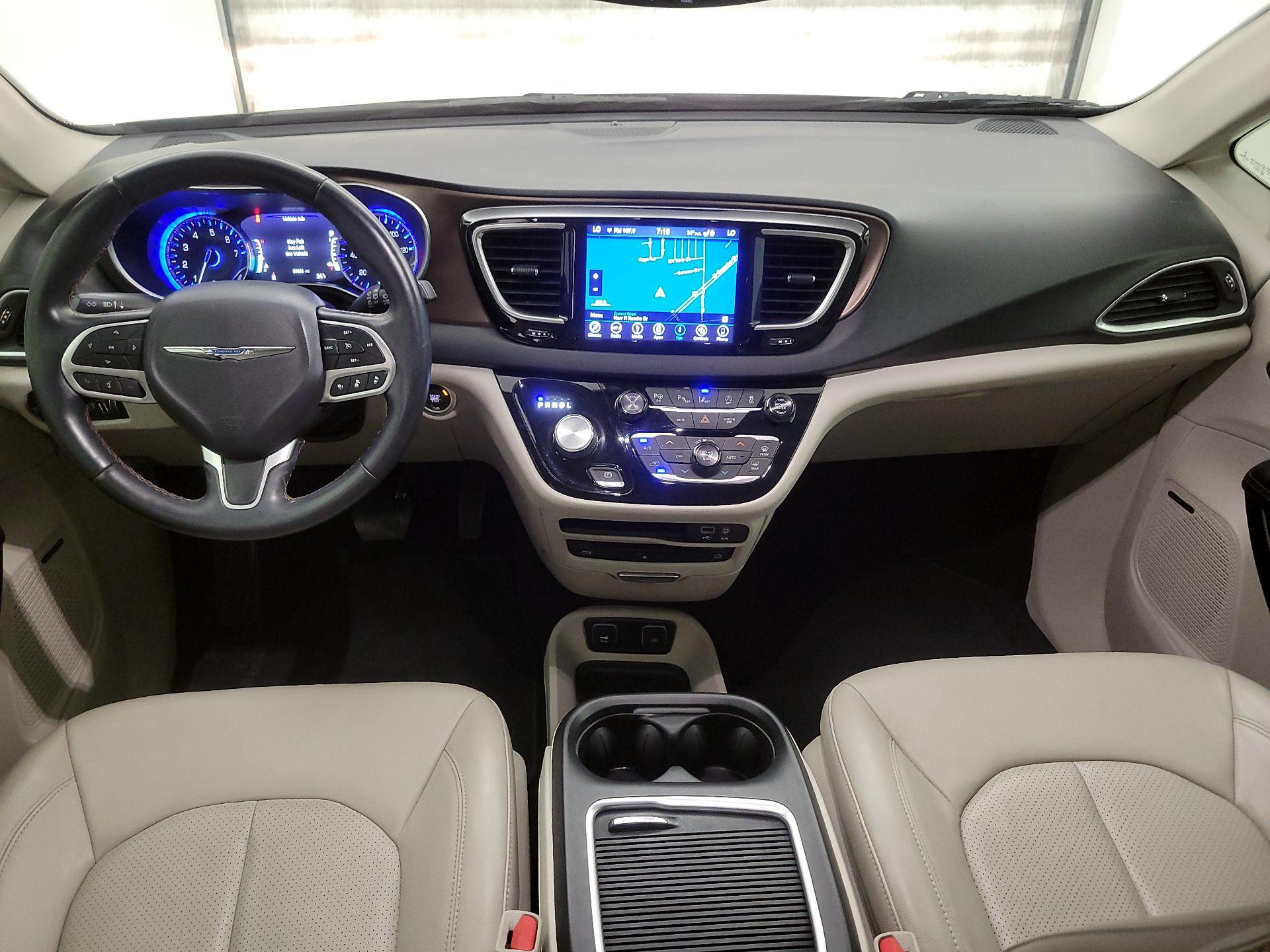 Thumbnail: 2018 Chrysler Pacifica - 9