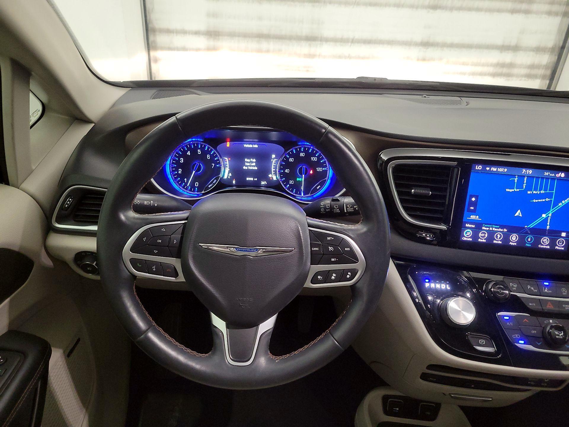 Thumbnail: 2018 Chrysler Pacifica - 10