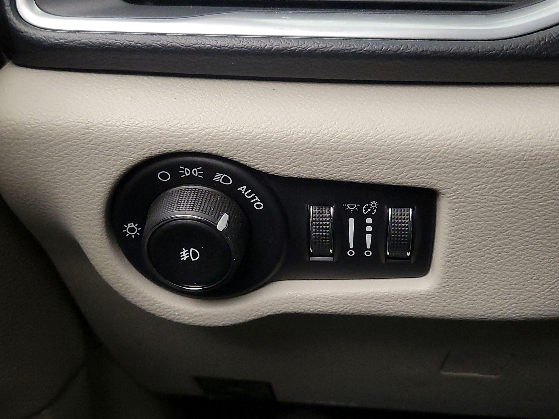 Thumbnail: 2018 Chrysler Pacifica - 13