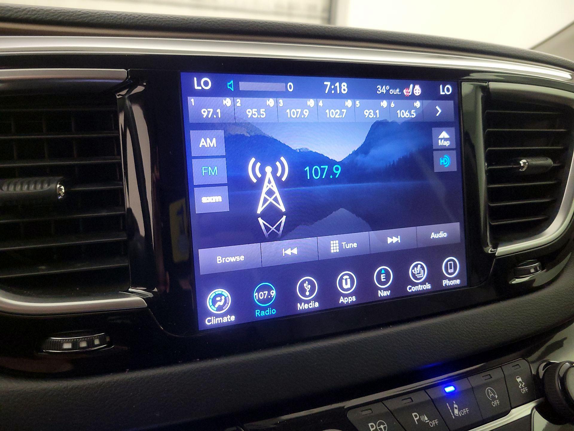 Thumbnail: 2018 Chrysler Pacifica - 16