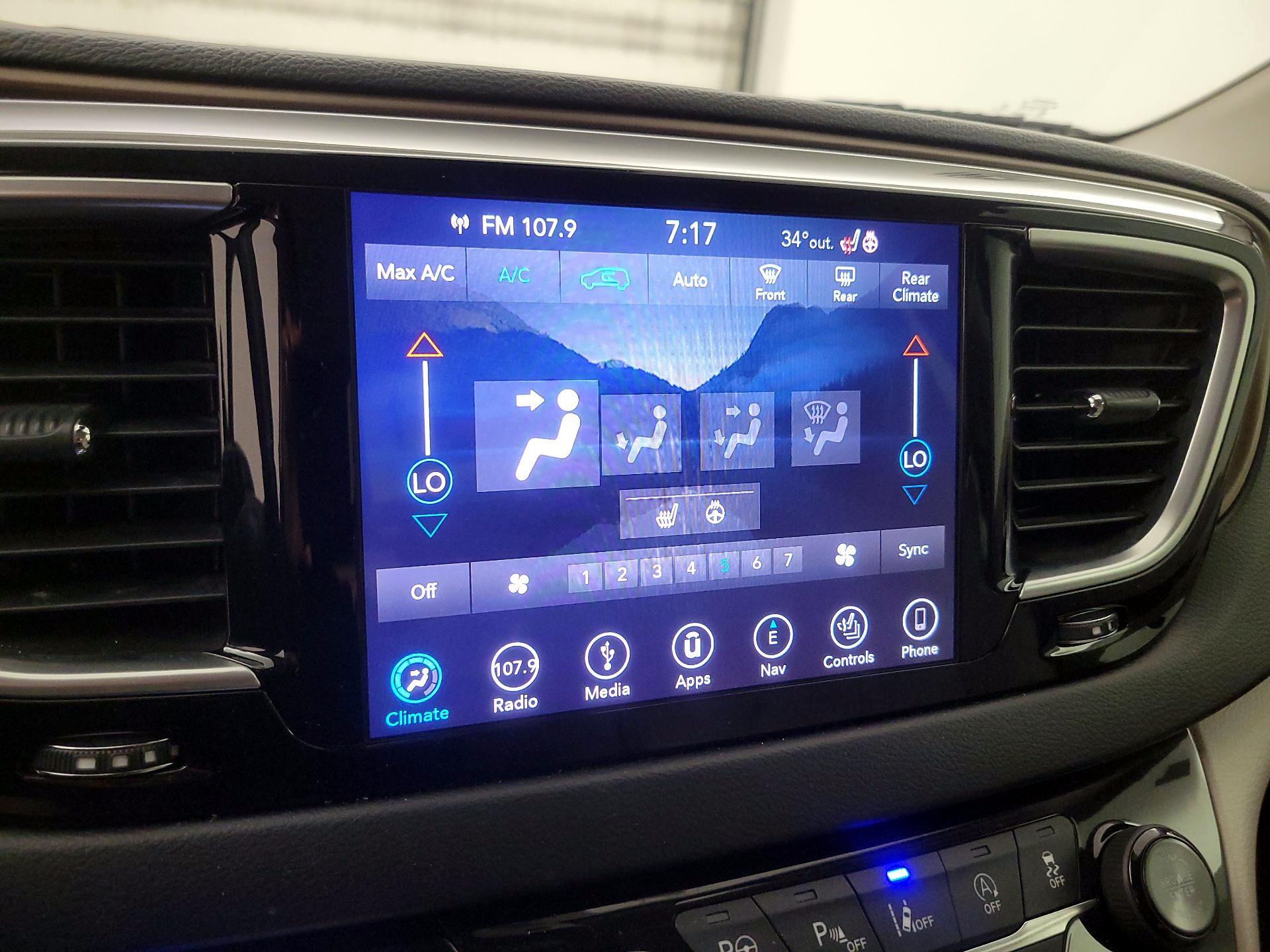 Thumbnail: 2018 Chrysler Pacifica - 17