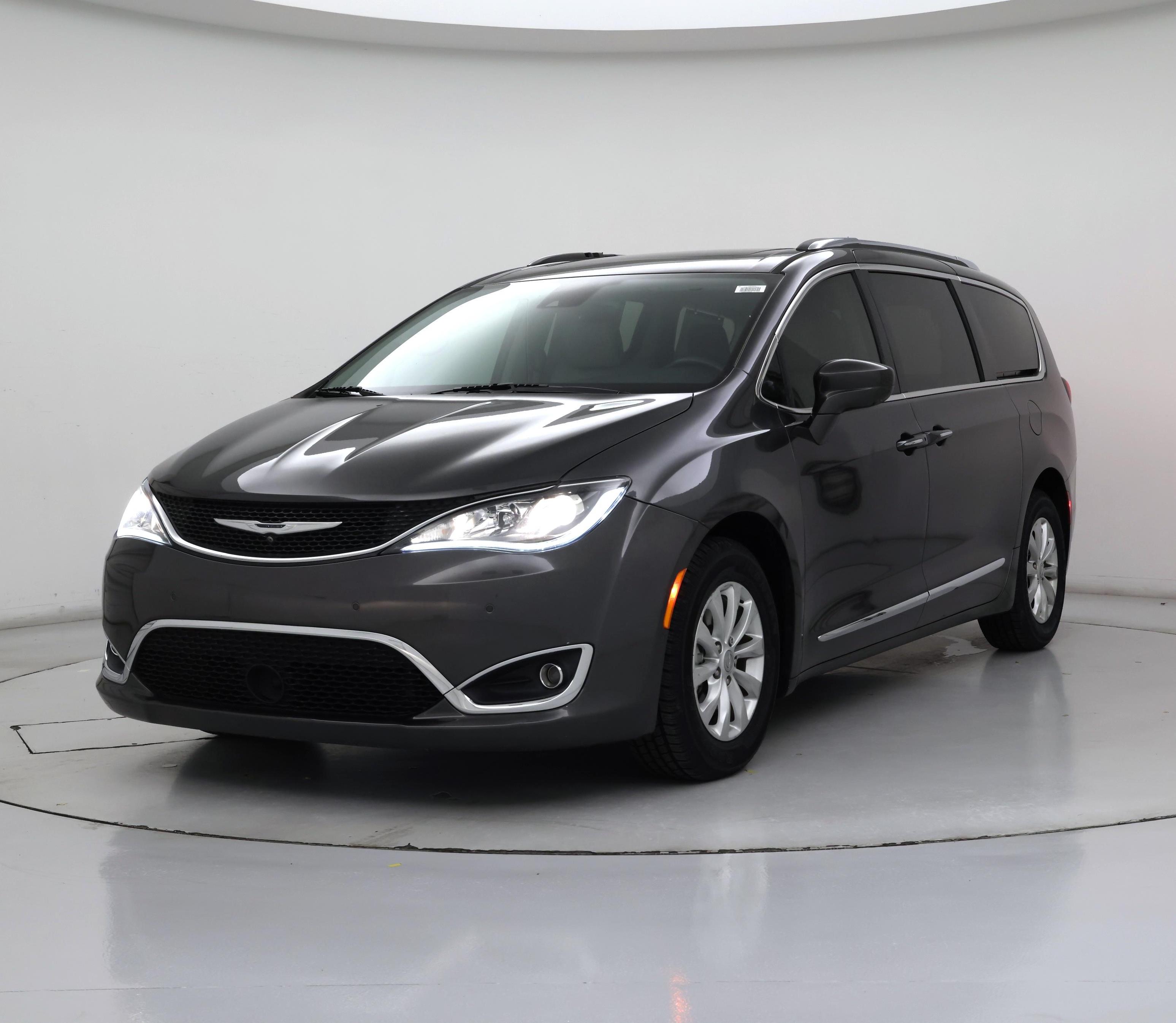 Thumbnail: 2018 Chrysler Pacifica - 4