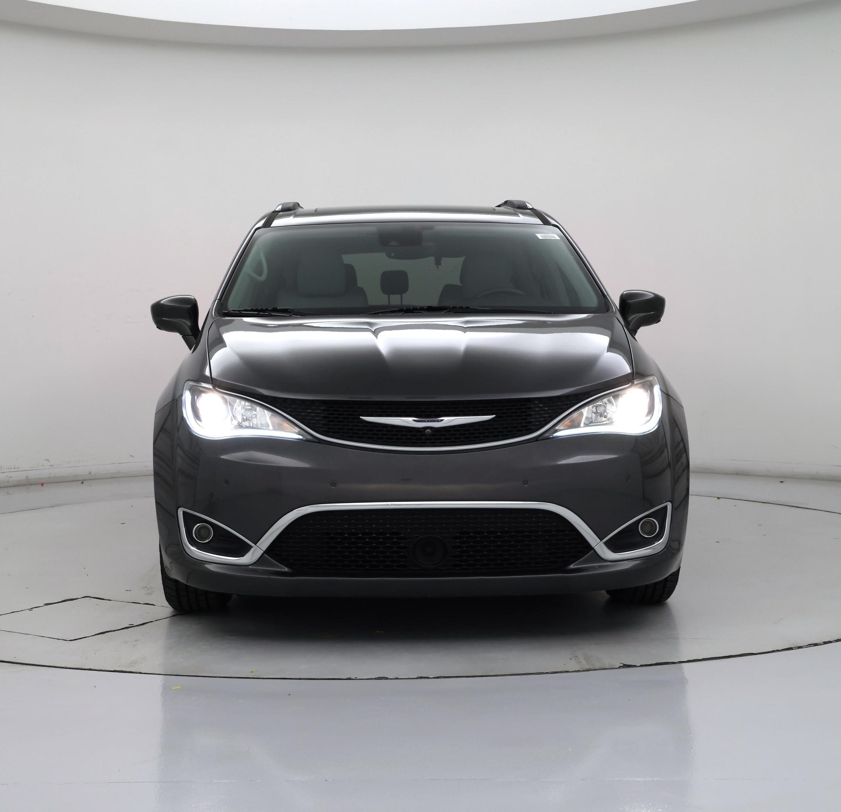 Thumbnail: 2018 Chrysler Pacifica - 5