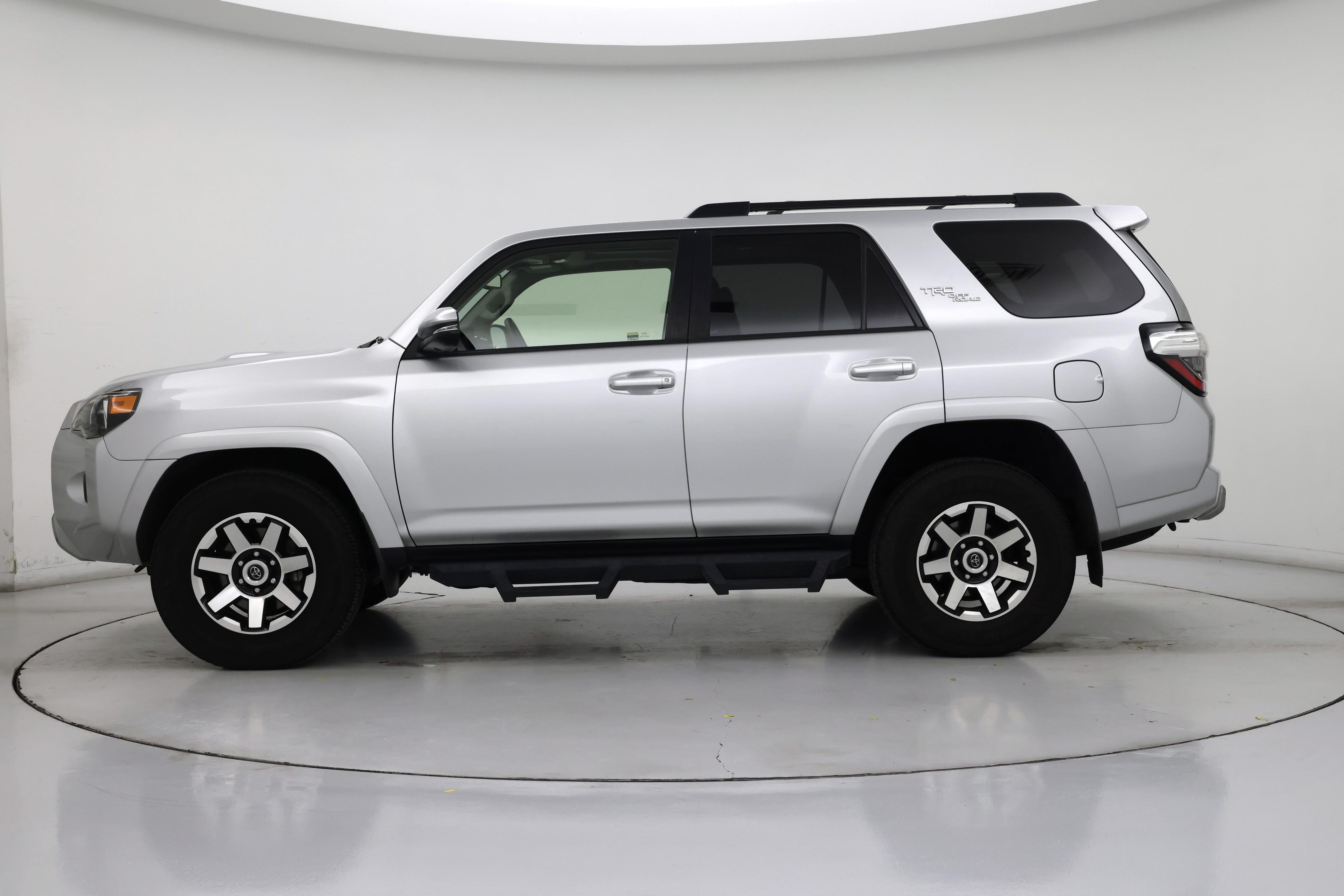 Thumbnail: 2019 Toyota 4Runner - 3