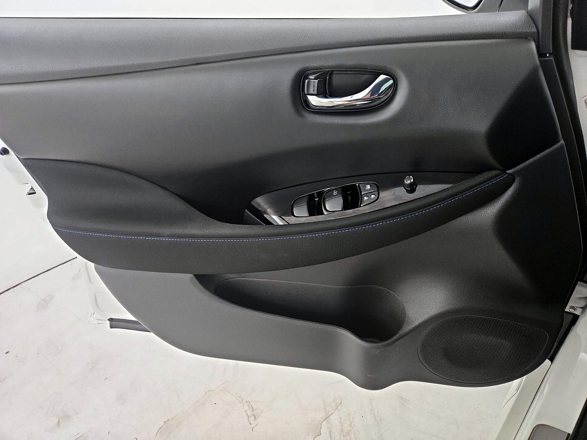 Thumbnail: 2023 Nissan Leaf - 12