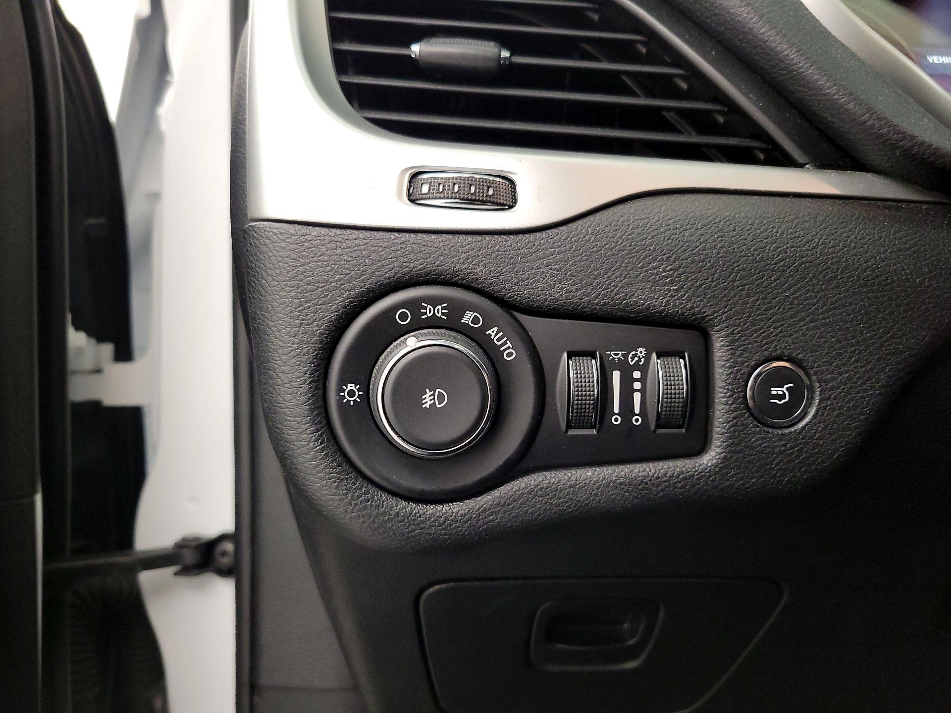 Thumbnail: 2017 Jeep Cherokee - 13