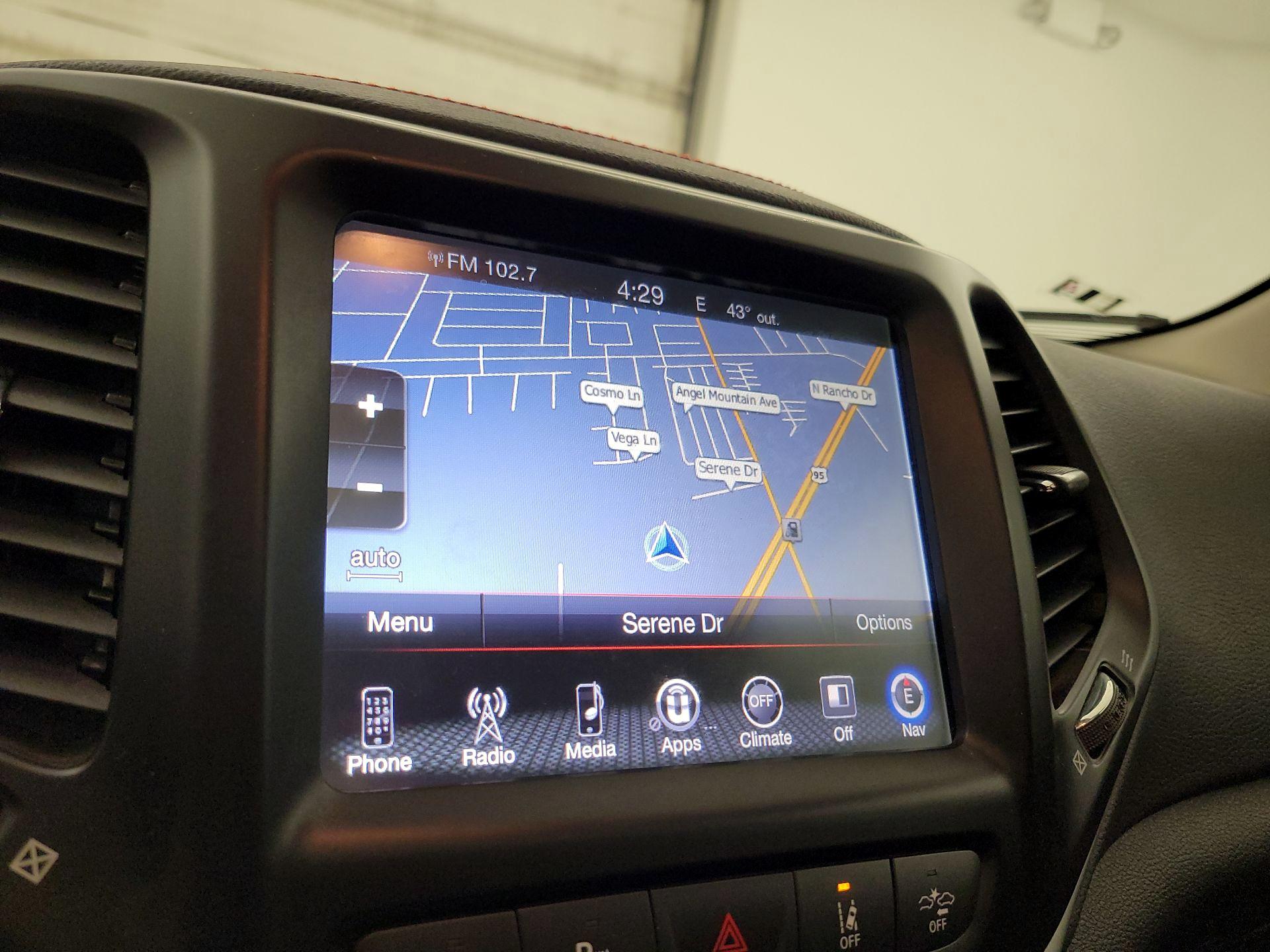 Thumbnail: 2017 Jeep Cherokee - 14