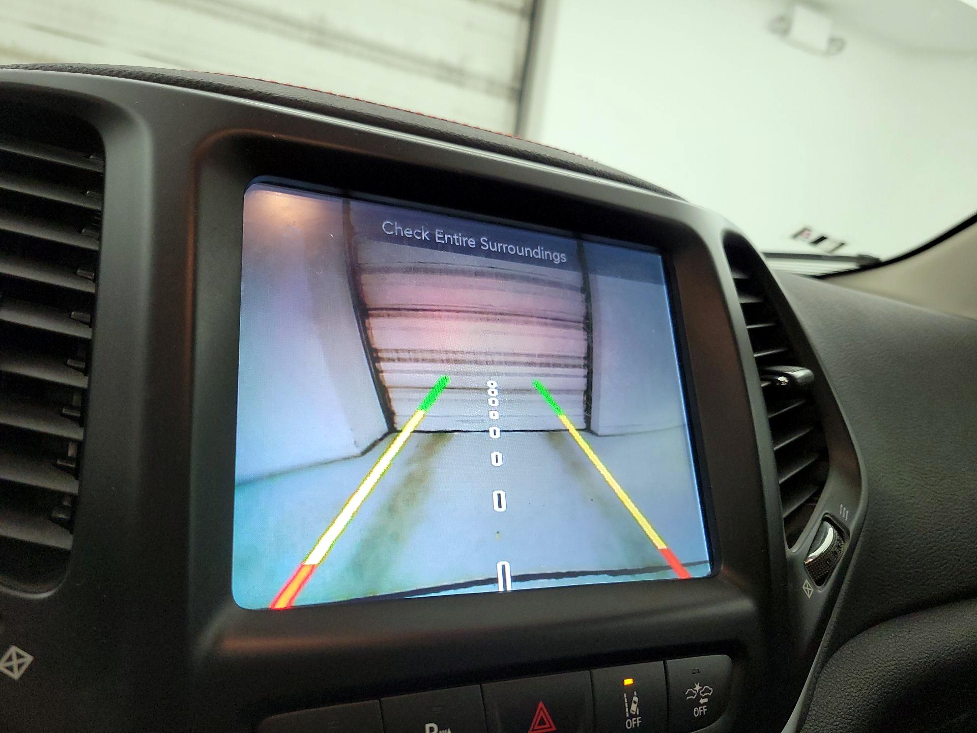 Thumbnail: 2017 Jeep Cherokee - 15