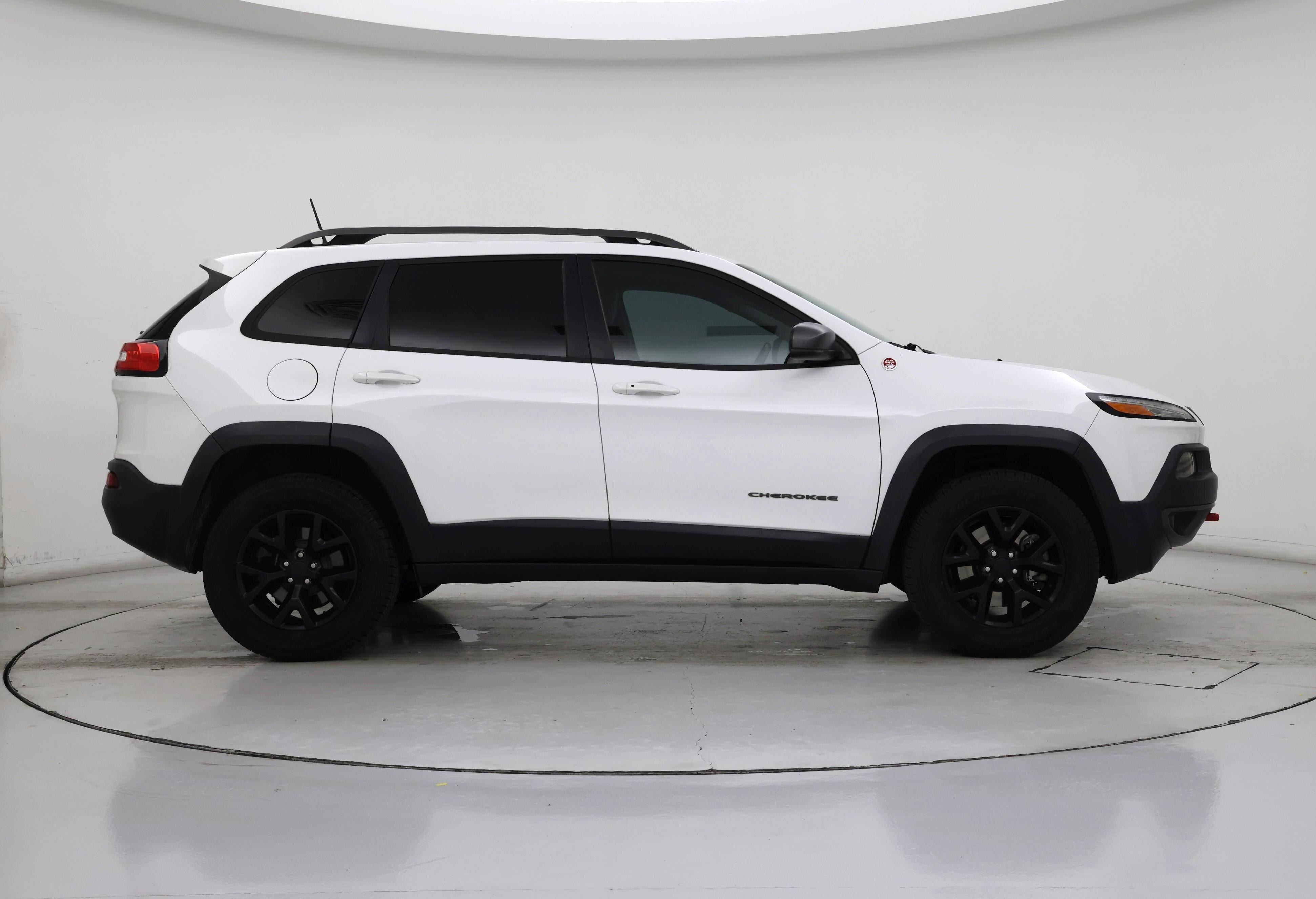 Thumbnail: 2017 Jeep Cherokee - 7