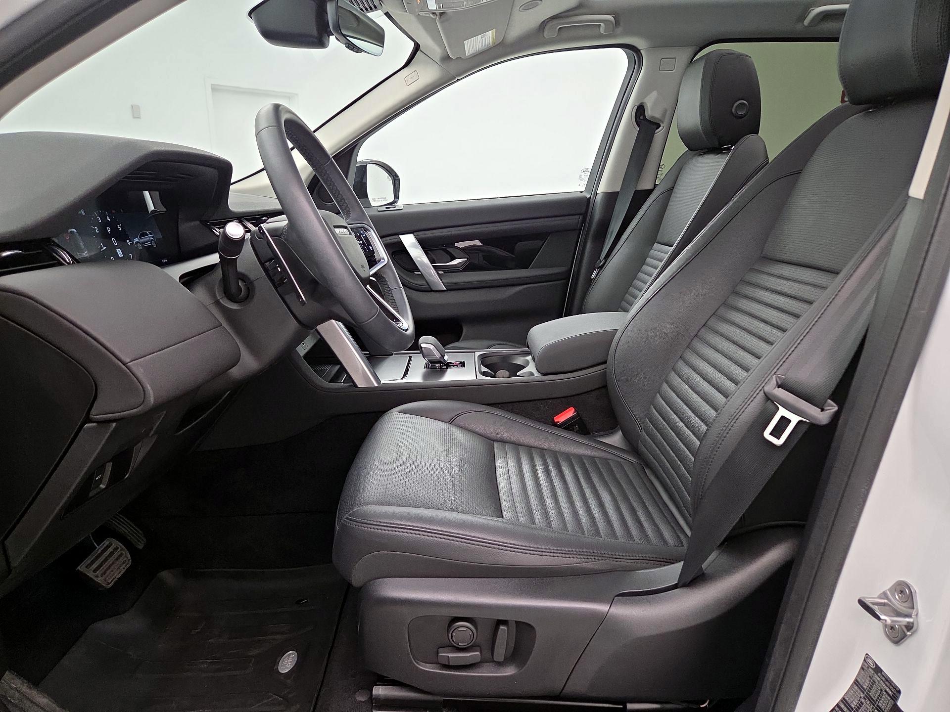 Thumbnail: 2024 Land Rover Discovery Sport - 11