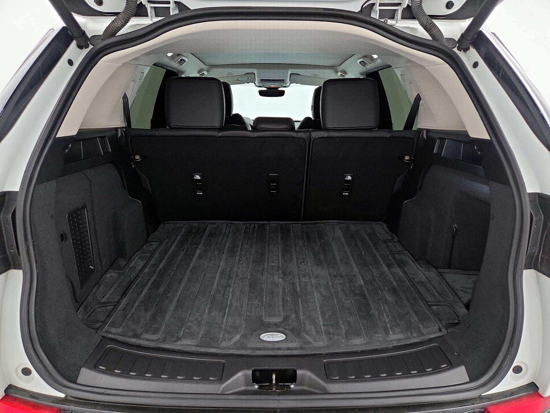 Thumbnail: 2024 Land Rover Discovery Sport - 19