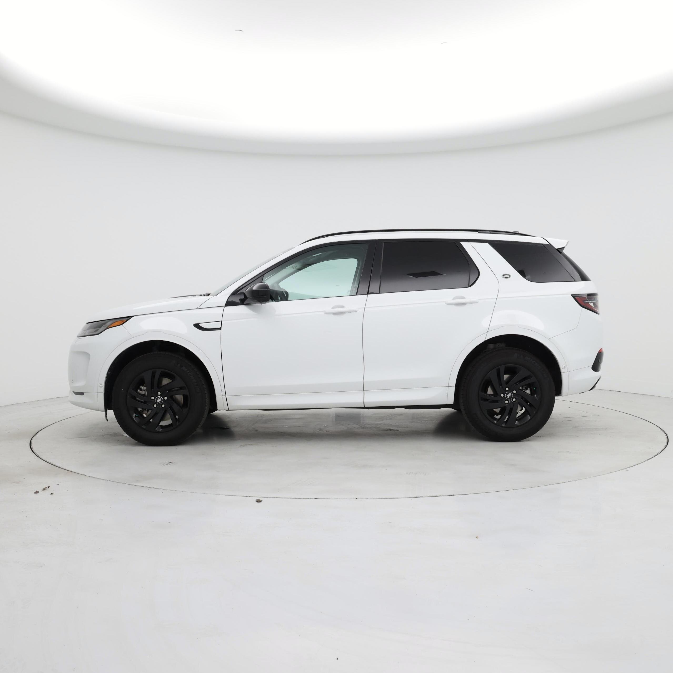 Thumbnail: 2024 Land Rover Discovery Sport - 3