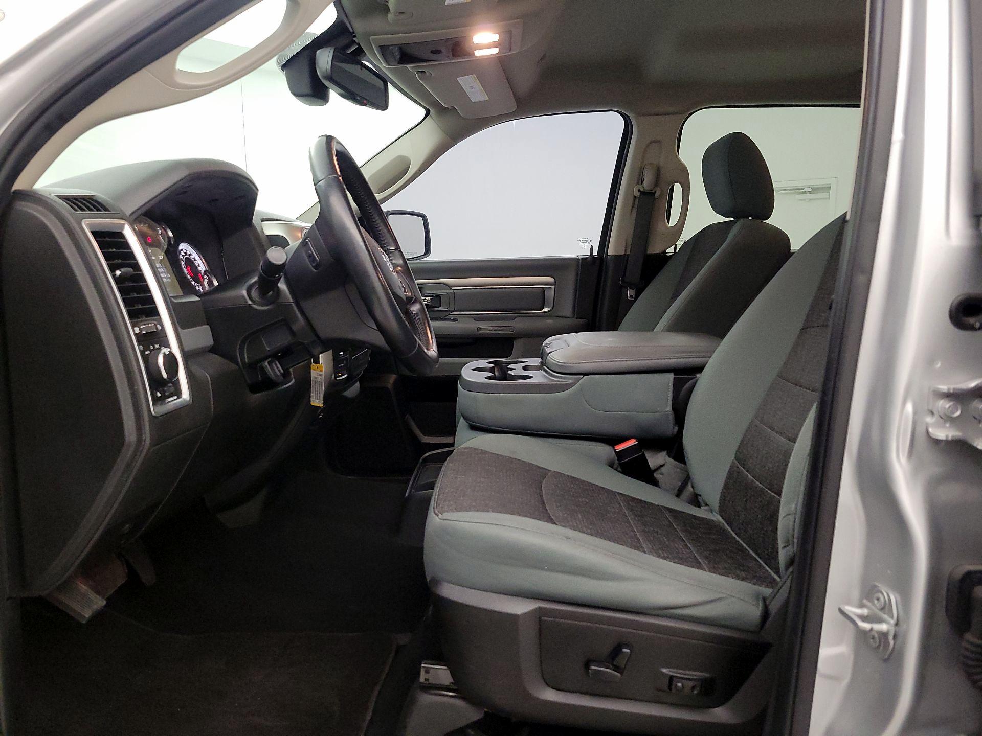 Thumbnail: 2019 RAM 1500 Classic - 11