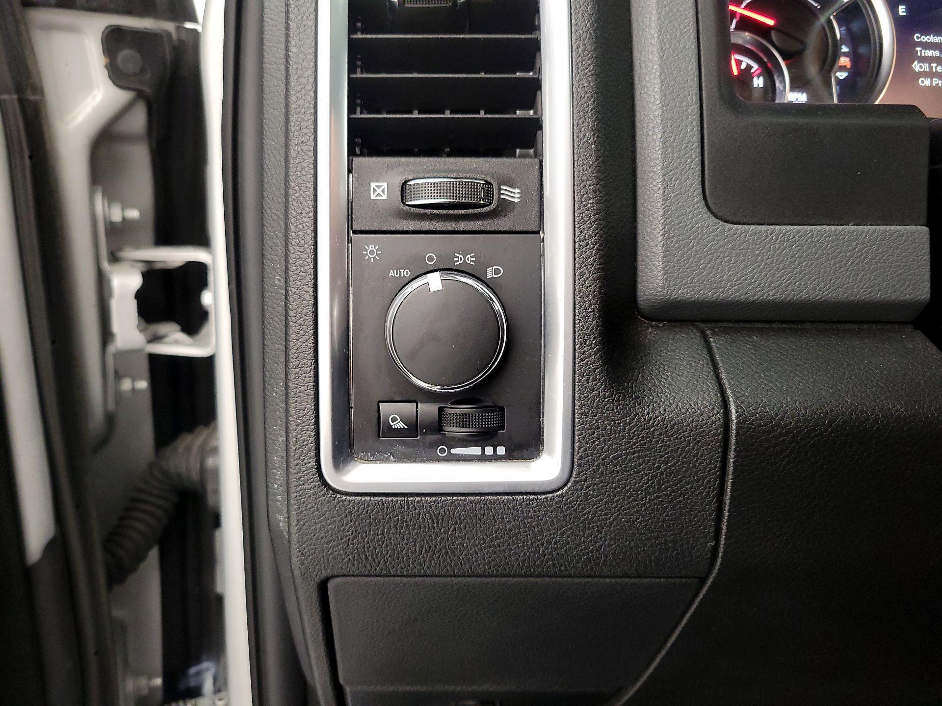 Thumbnail: 2019 RAM 1500 Classic - 13