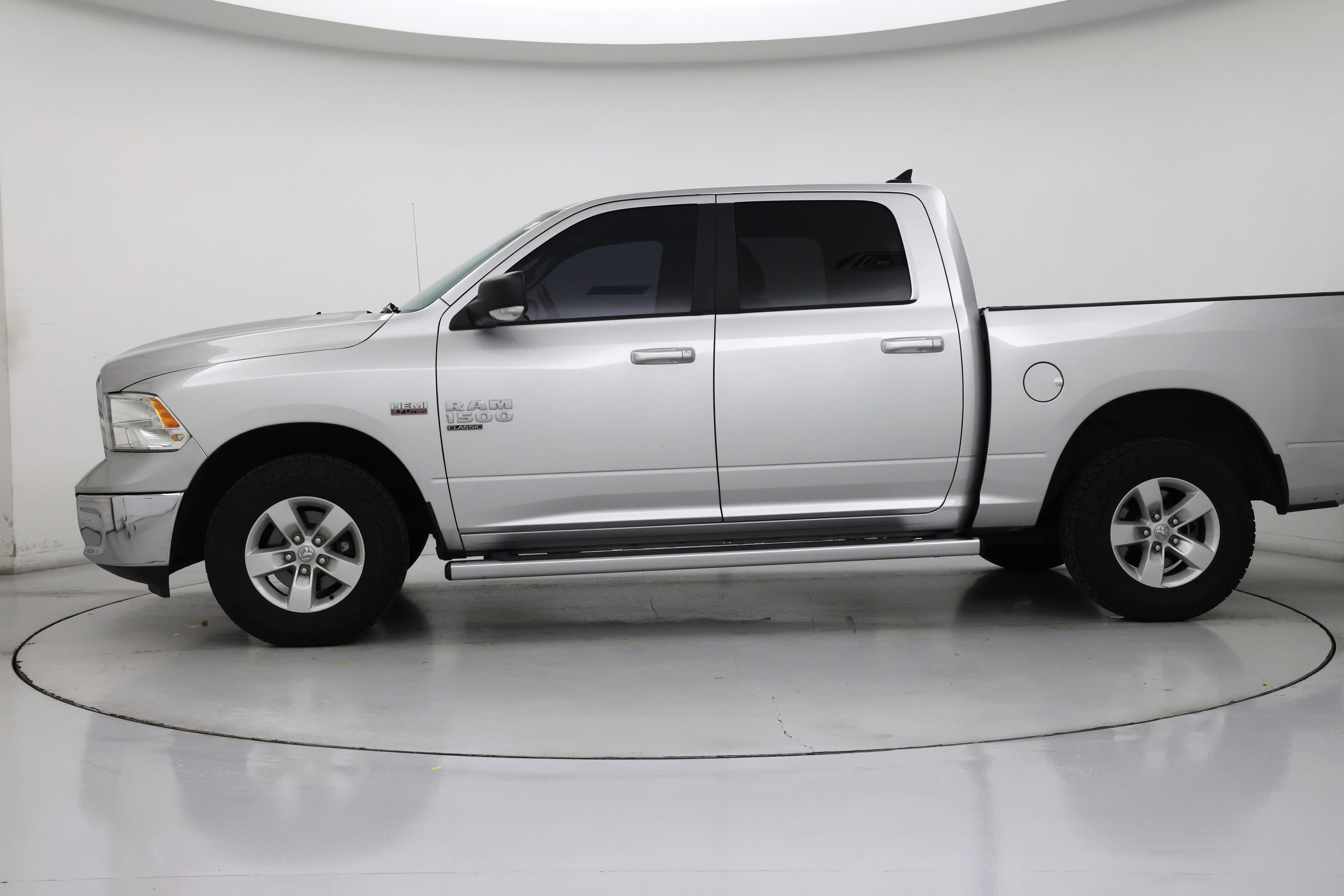 Thumbnail: 2019 RAM 1500 Classic - 3