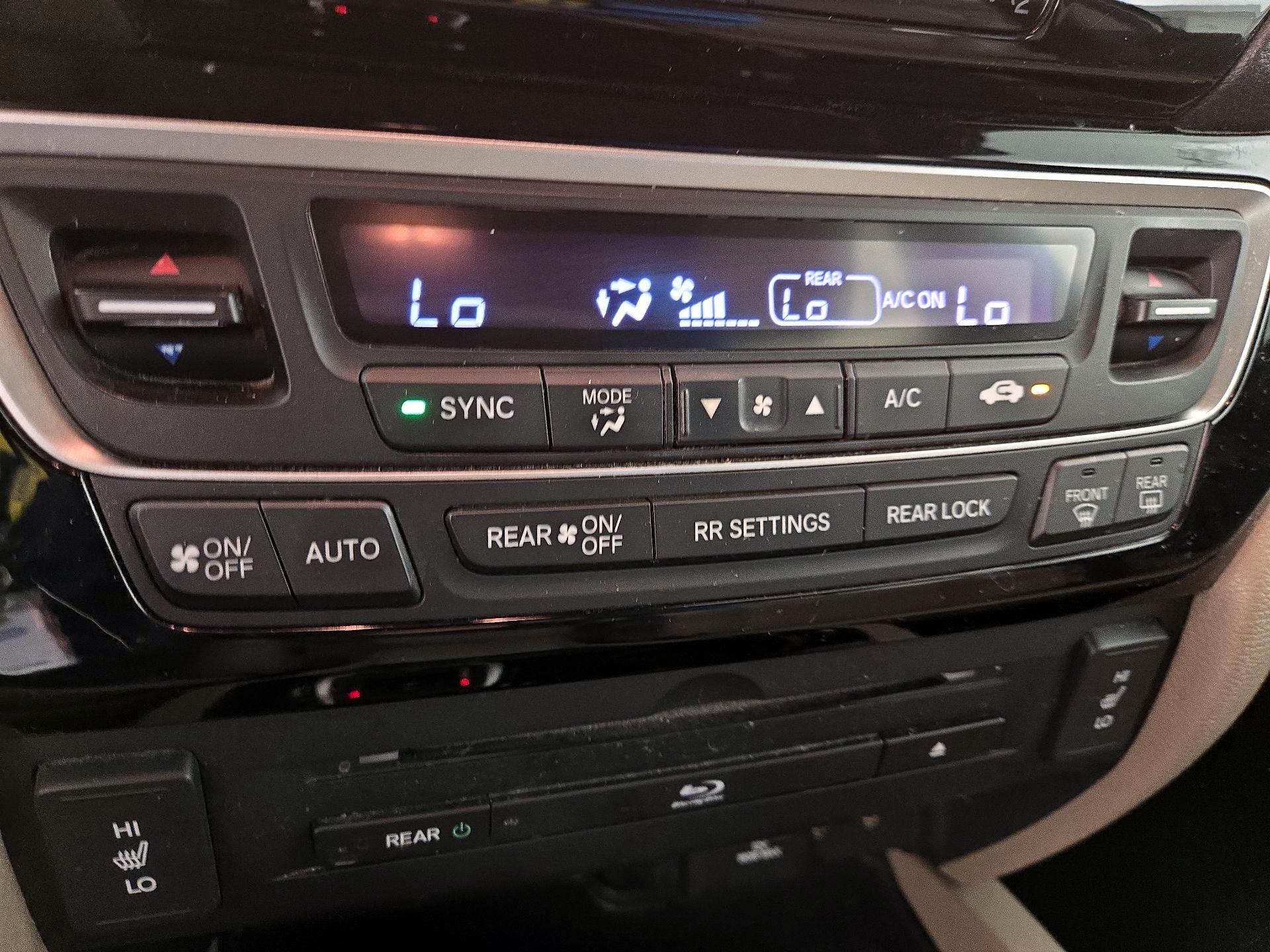 Thumbnail: 2016 Honda Pilot - 17