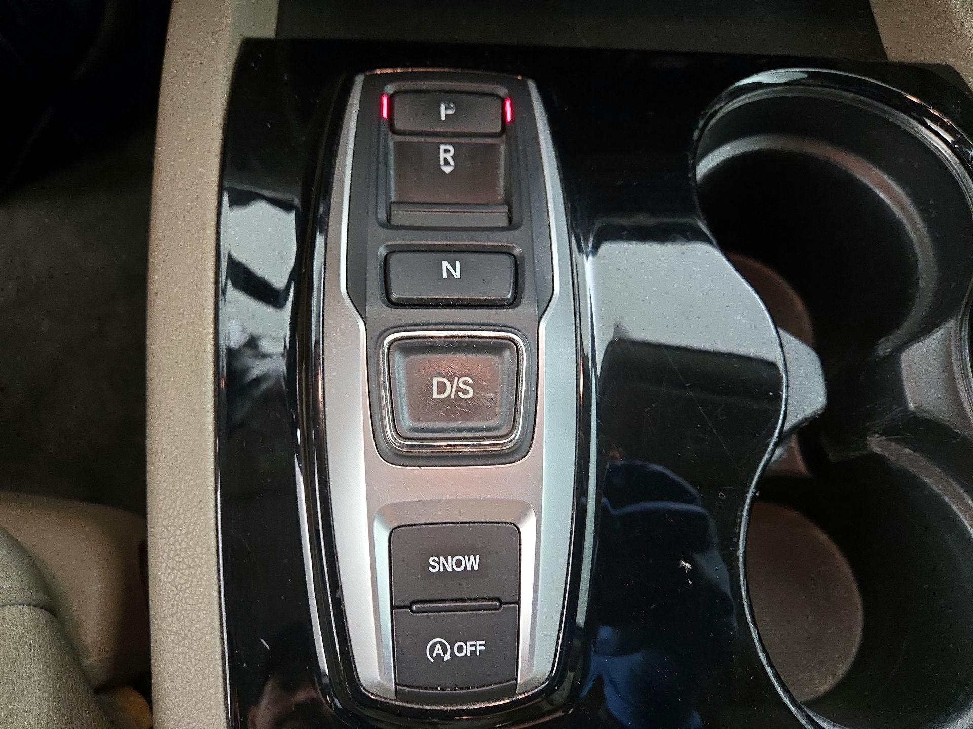 Thumbnail: 2016 Honda Pilot - 18