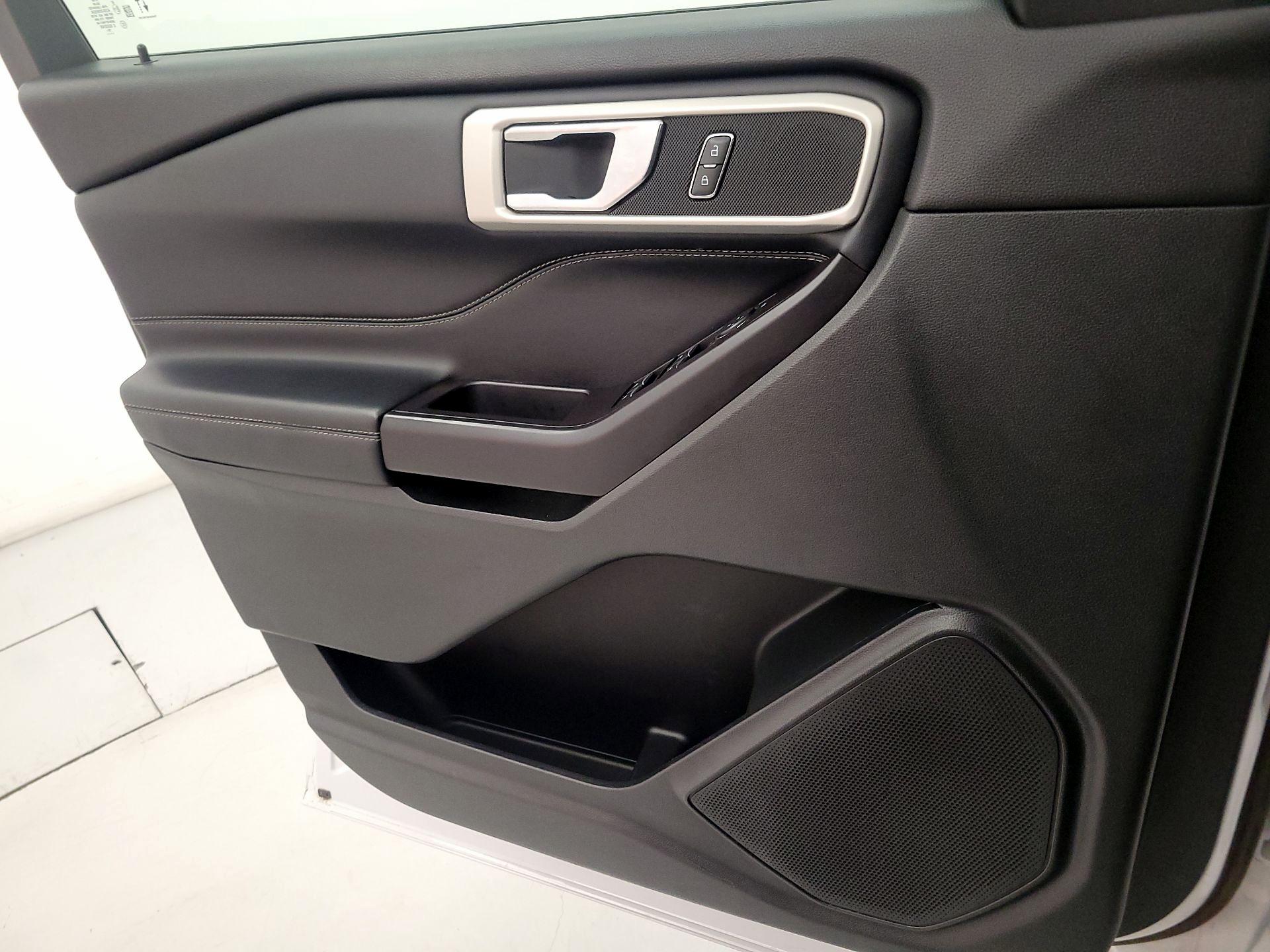 Thumbnail: 2020 Ford Explorer - 12