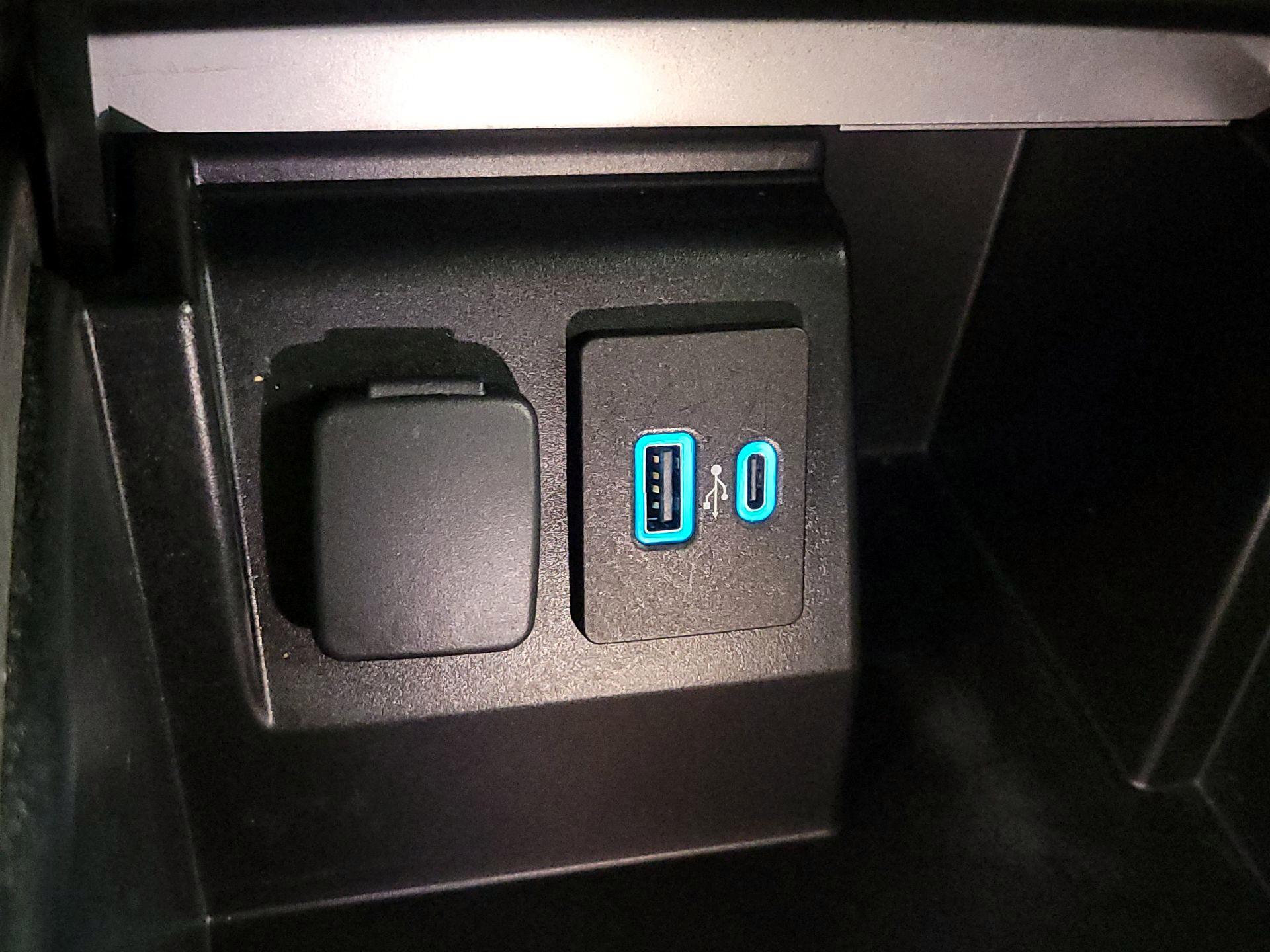 Thumbnail: 2020 Ford Explorer - 18