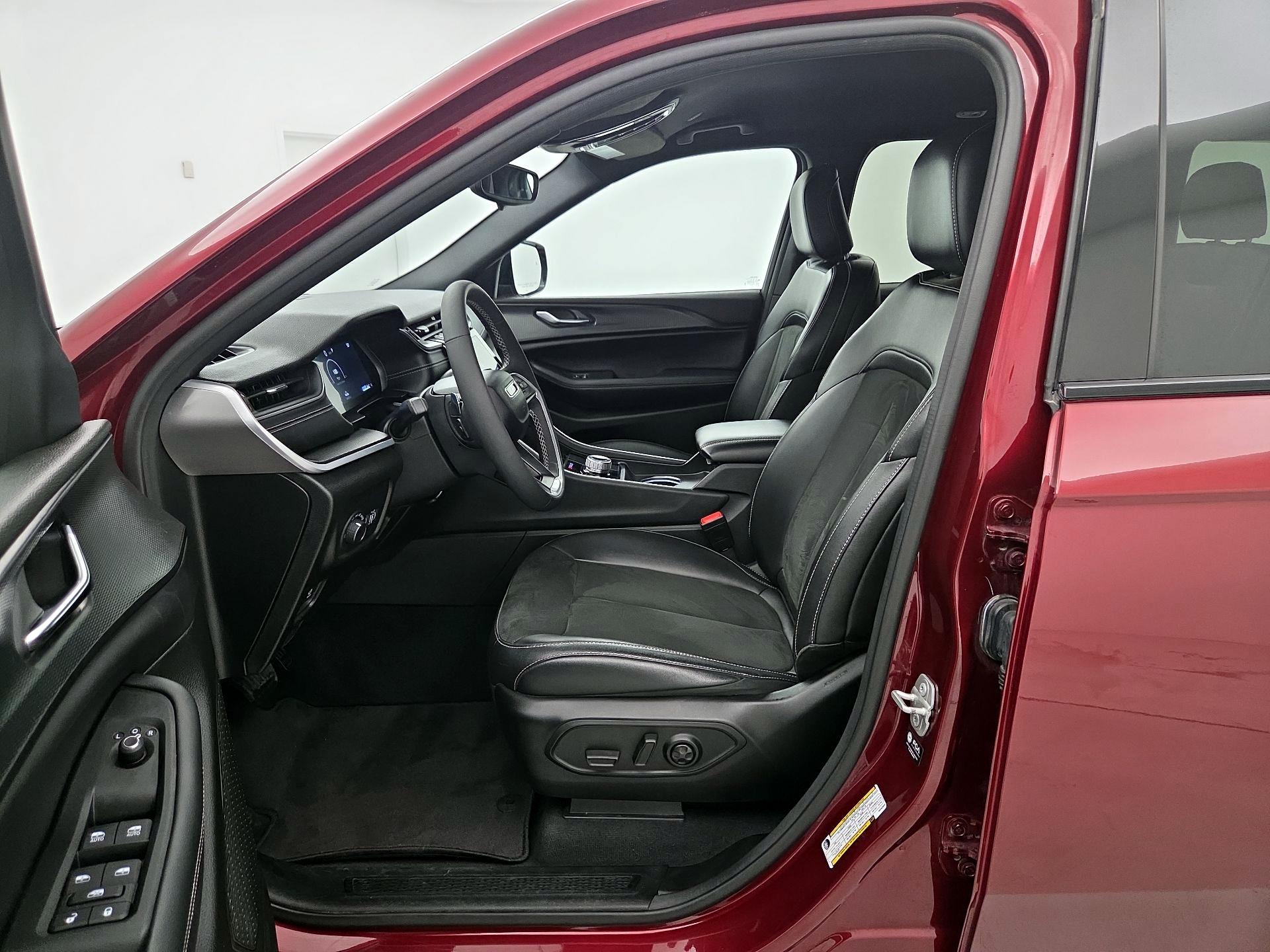 Thumbnail: 2024 Jeep Grand Cherokee - 11