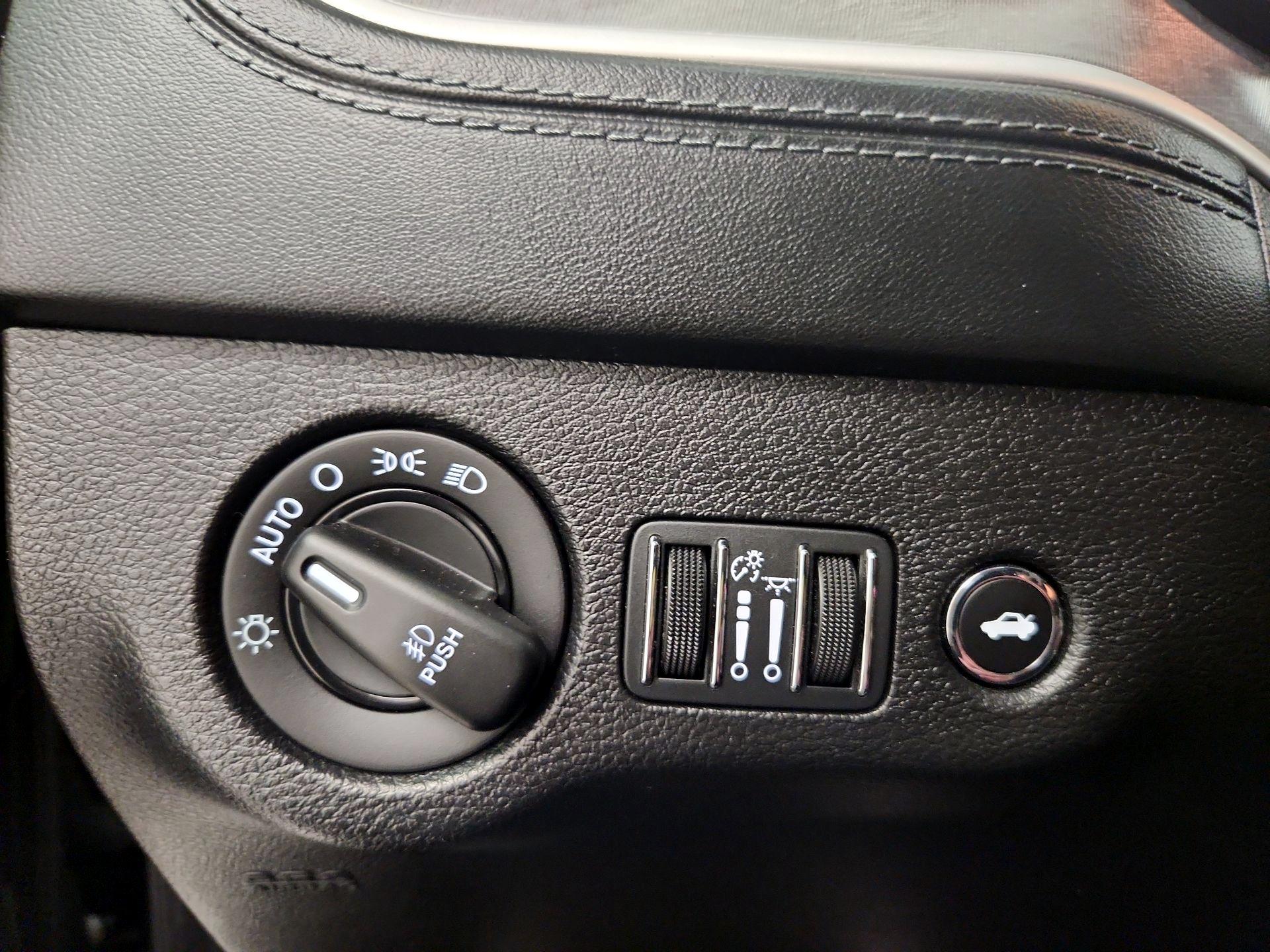 Thumbnail: 2020 Dodge Charger - 13