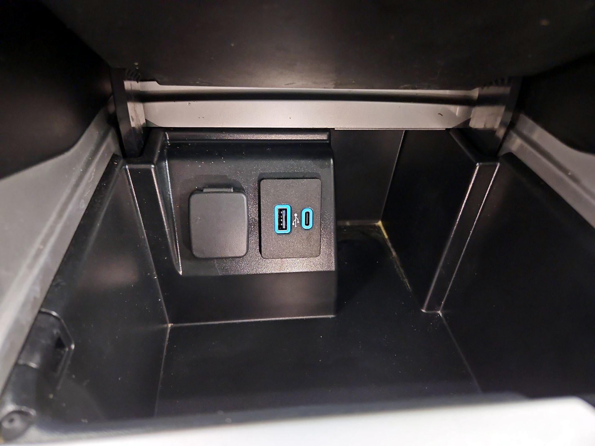 Thumbnail: 2022 Ford Explorer - 19