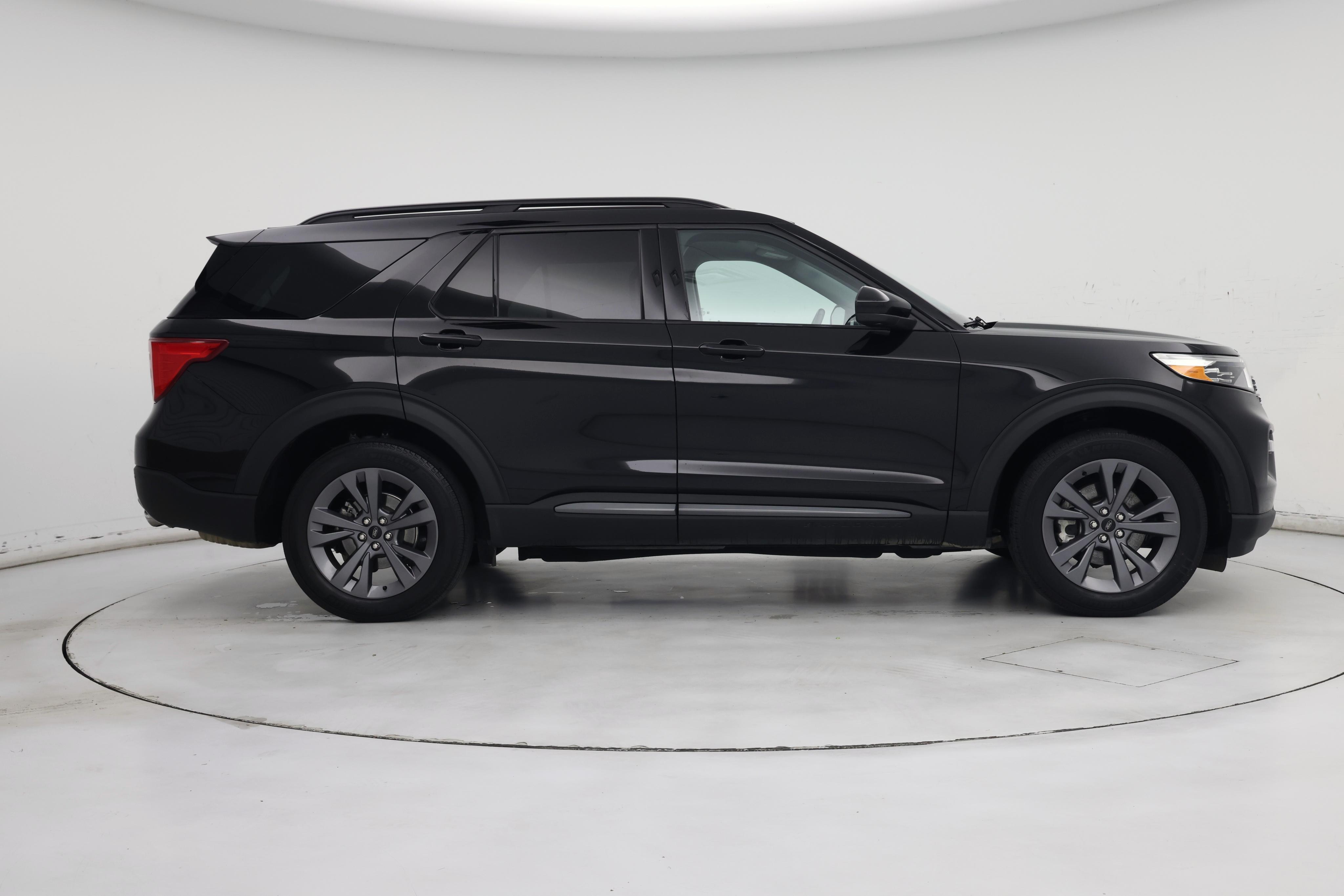 Thumbnail: 2022 Ford Explorer - 7