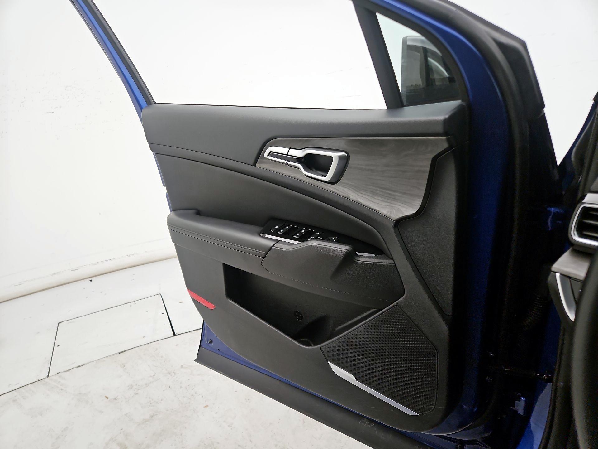 Thumbnail: 2023 Kia Sportage - 12