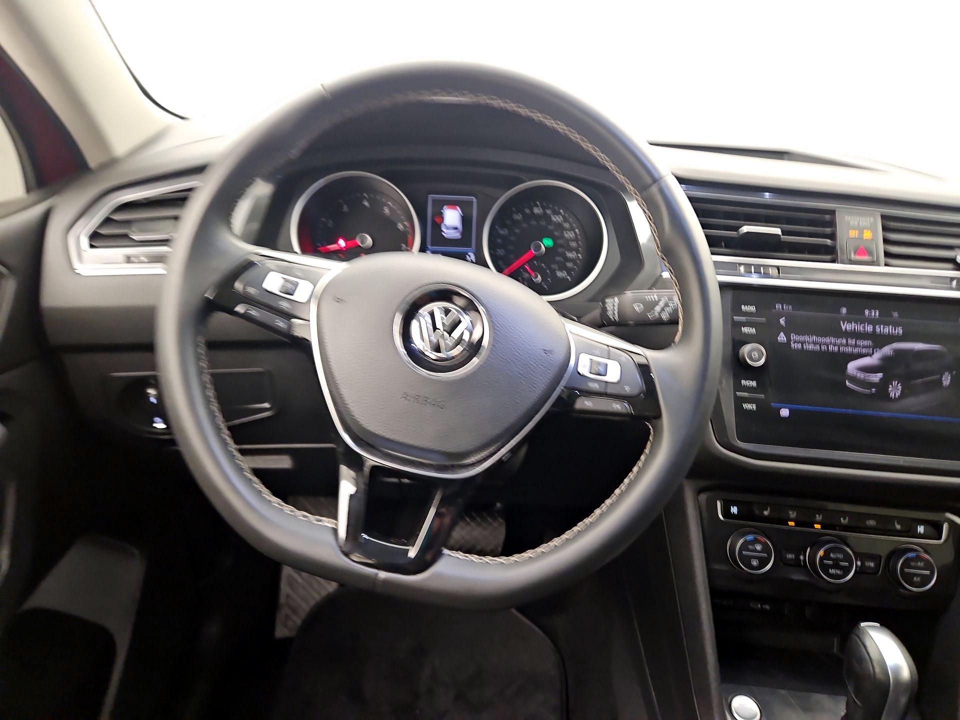 Thumbnail: 2021 Volkswagen Tiguan - 10