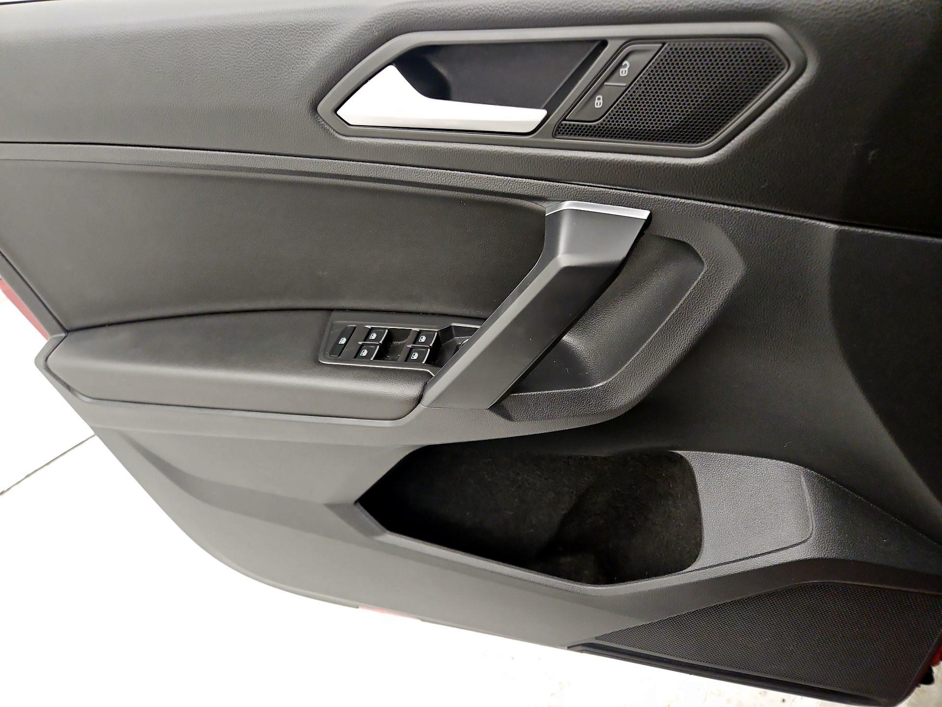 Thumbnail: 2021 Volkswagen Tiguan - 12