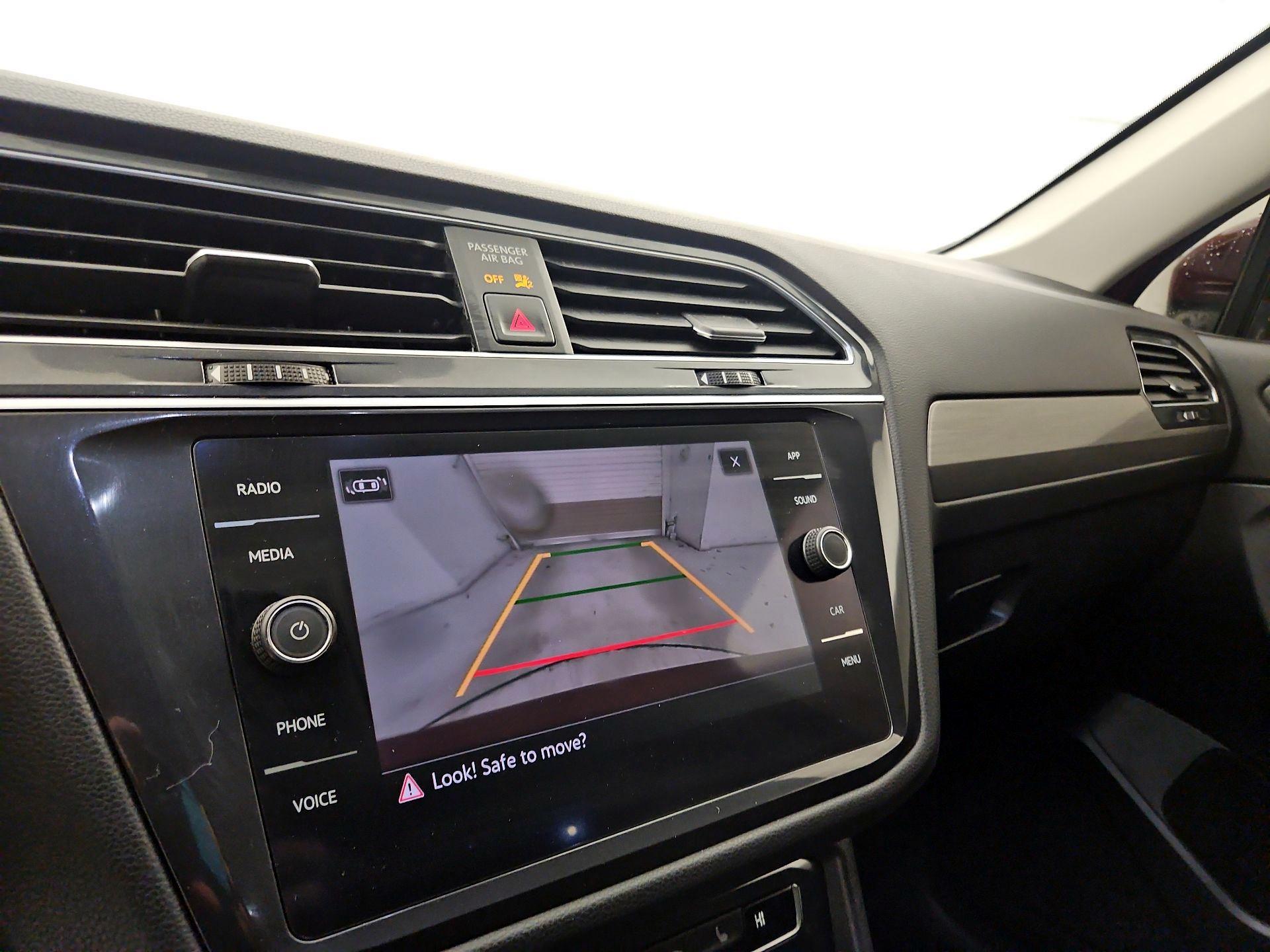 Thumbnail: 2021 Volkswagen Tiguan - 14