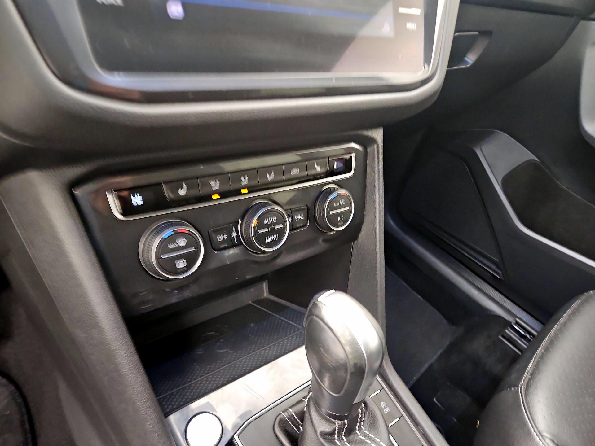 Thumbnail: 2021 Volkswagen Tiguan - 16