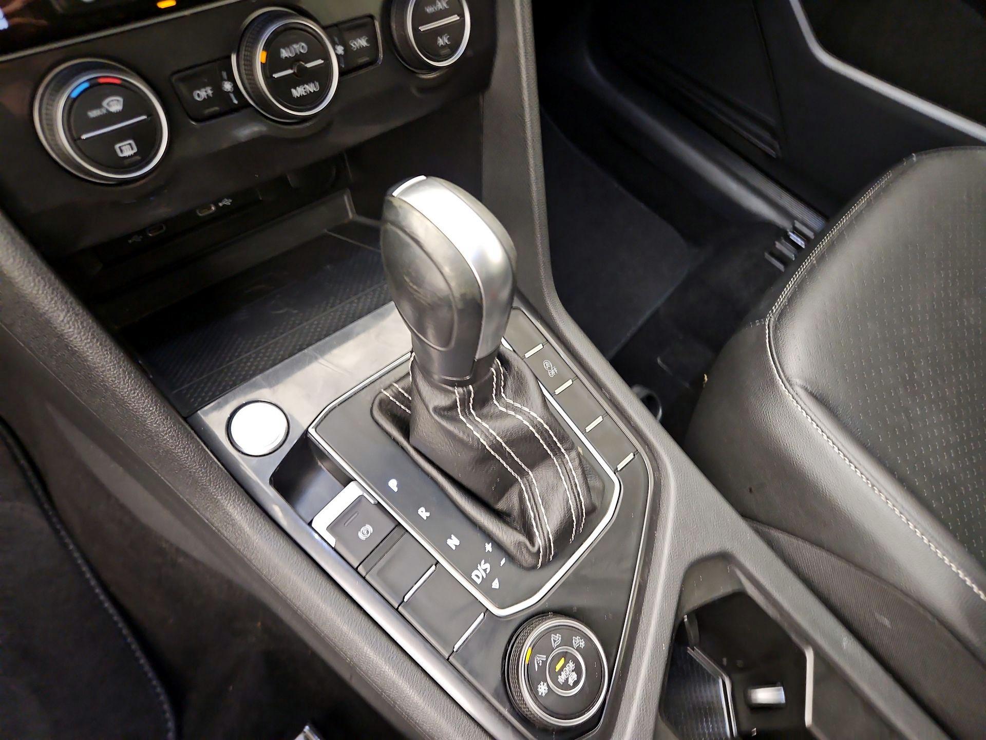 Thumbnail: 2021 Volkswagen Tiguan - 17