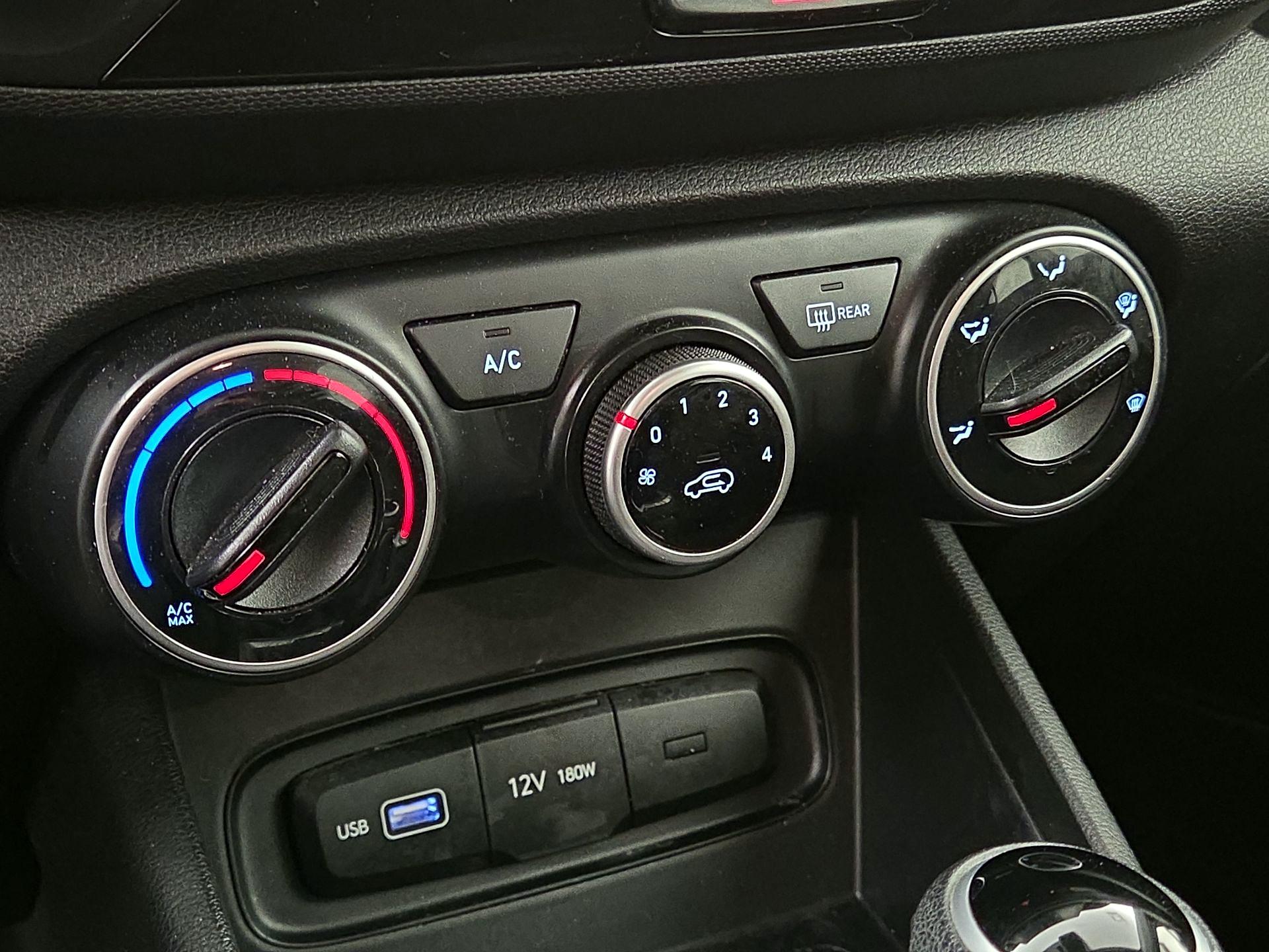 Thumbnail: 2022 Hyundai Venue - 16