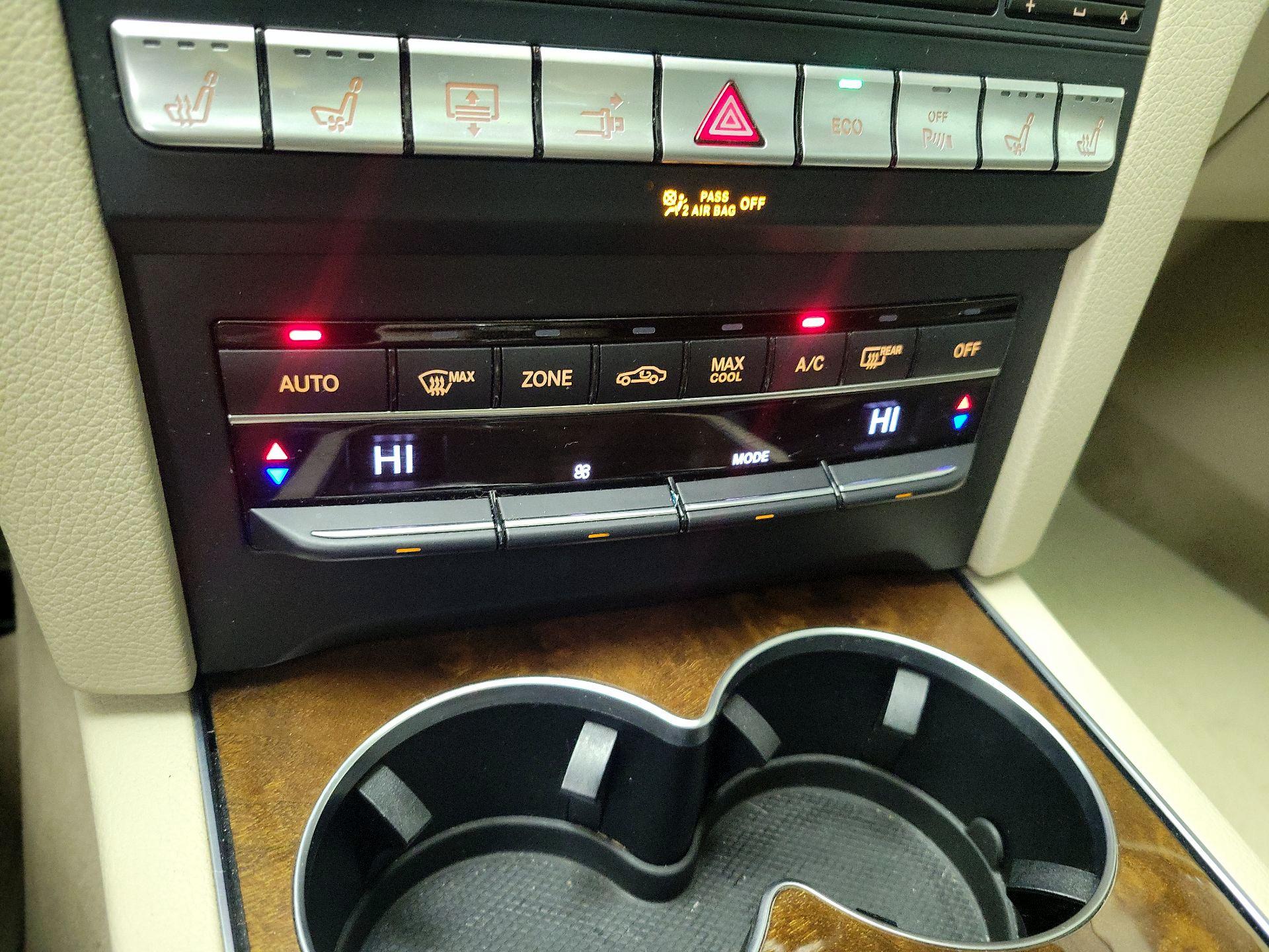 Thumbnail: 2015 Mercedes-Benz E-Class - 16